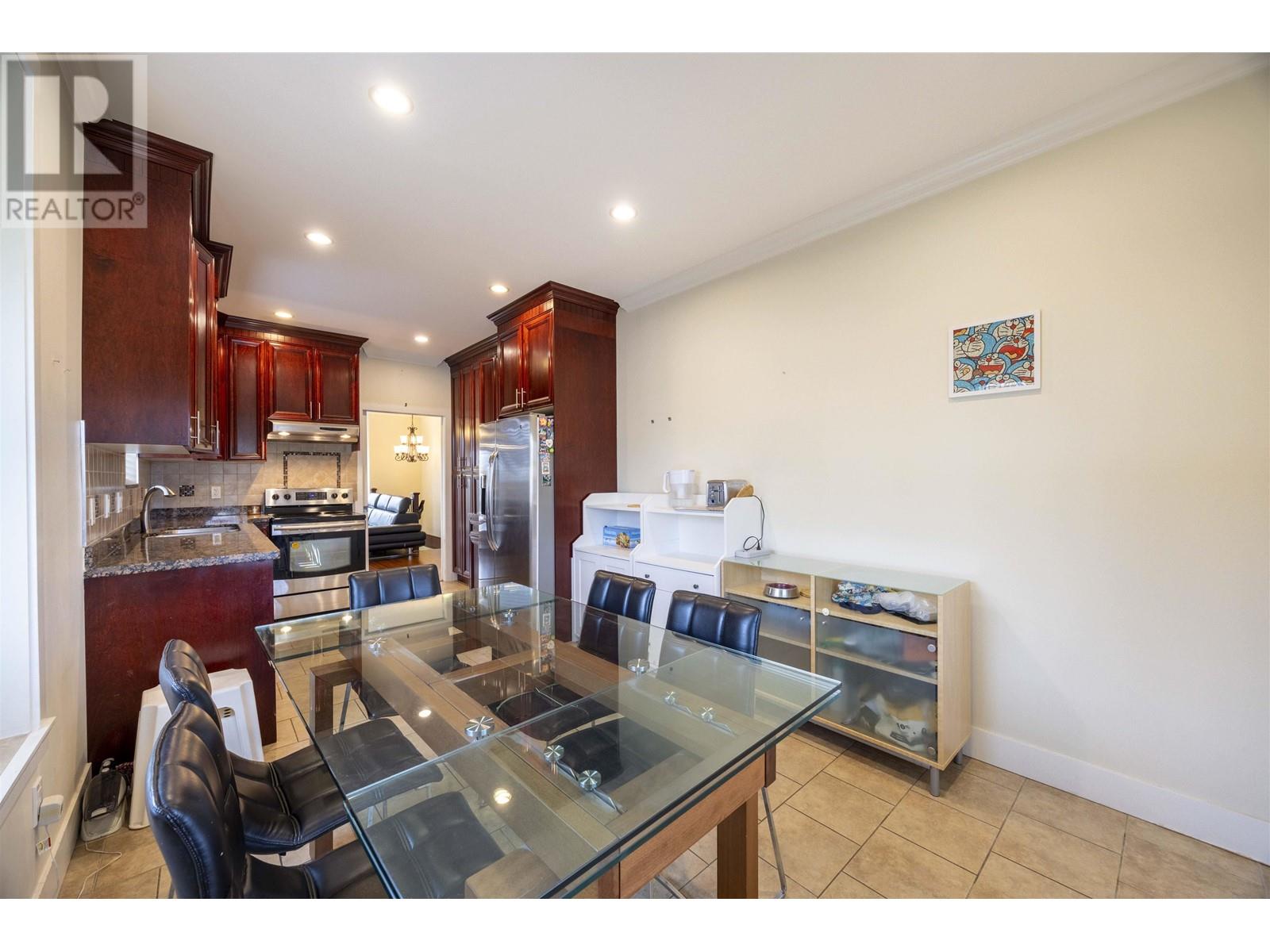 Listing Picture 24 of 40 : 7519 14TH AVENUE, Burnaby / 本拿比 - 魯藝地產 Yvonne Lu Group - MLS Medallion Club Member