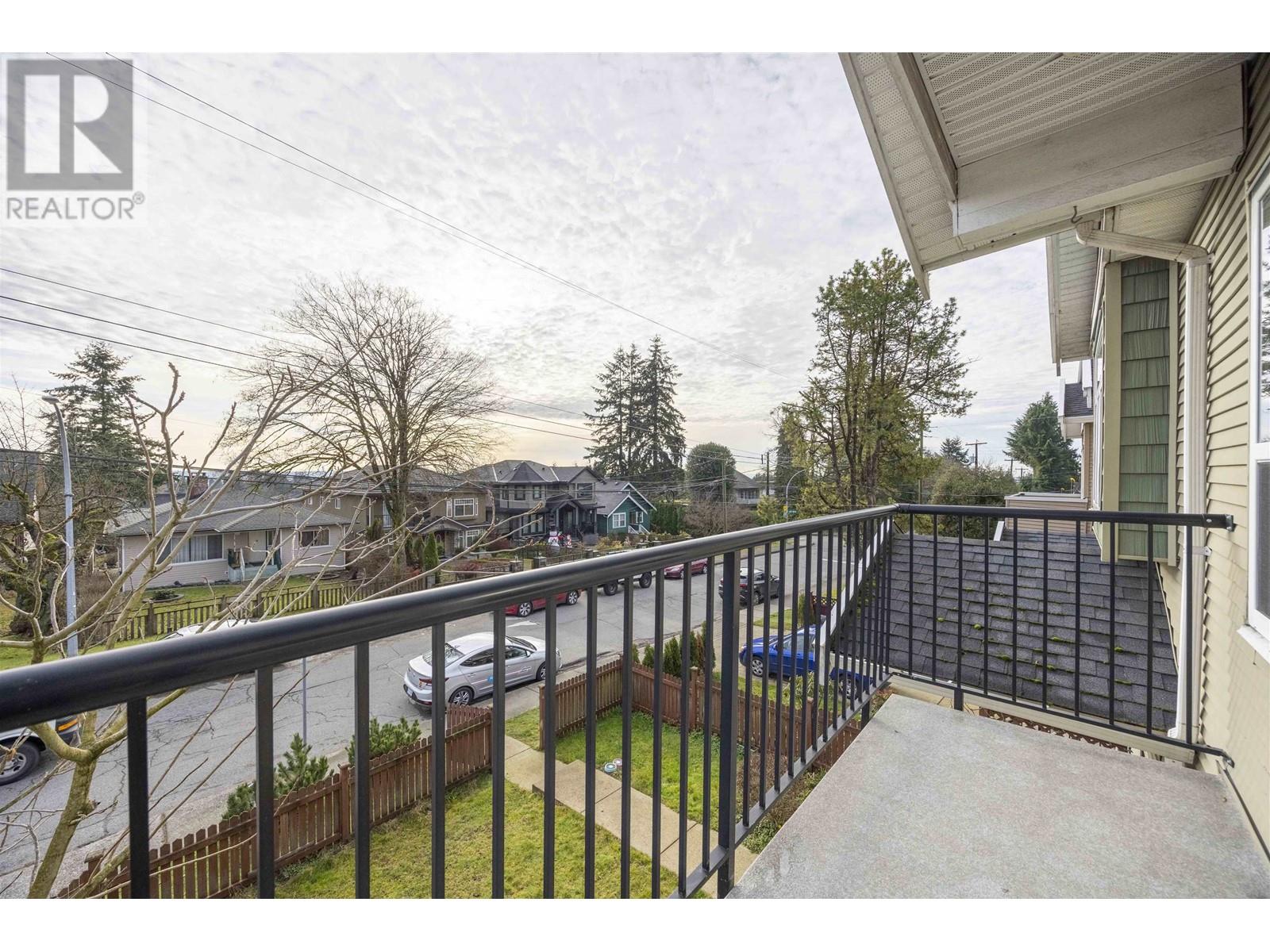Listing Picture 26 of 40 : 7519 14TH AVENUE, Burnaby / 本拿比 - 魯藝地產 Yvonne Lu Group - MLS Medallion Club Member