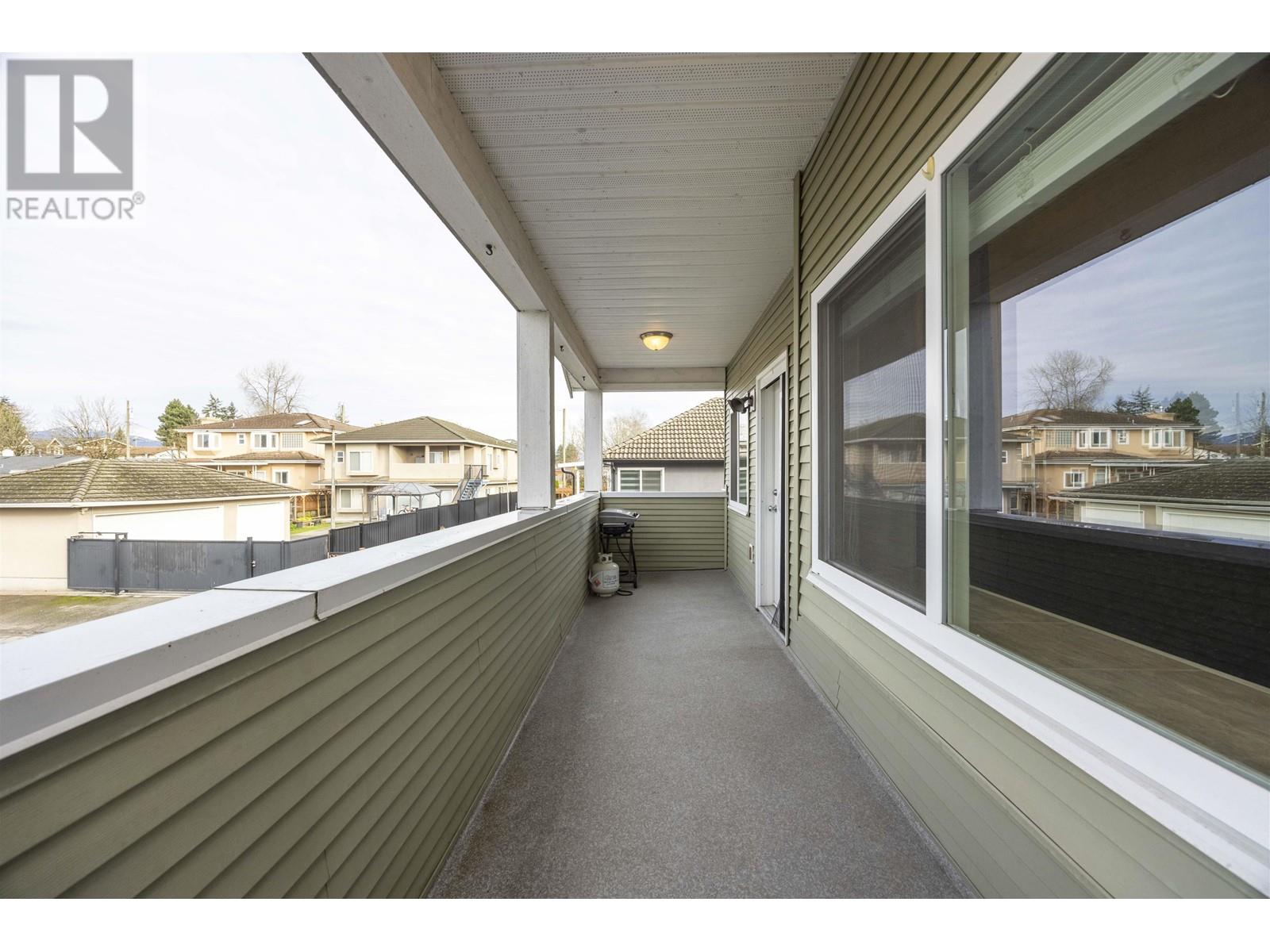 Listing Picture 34 of 40 : 7519 14TH AVENUE, Burnaby / 本拿比 - 魯藝地產 Yvonne Lu Group - MLS Medallion Club Member