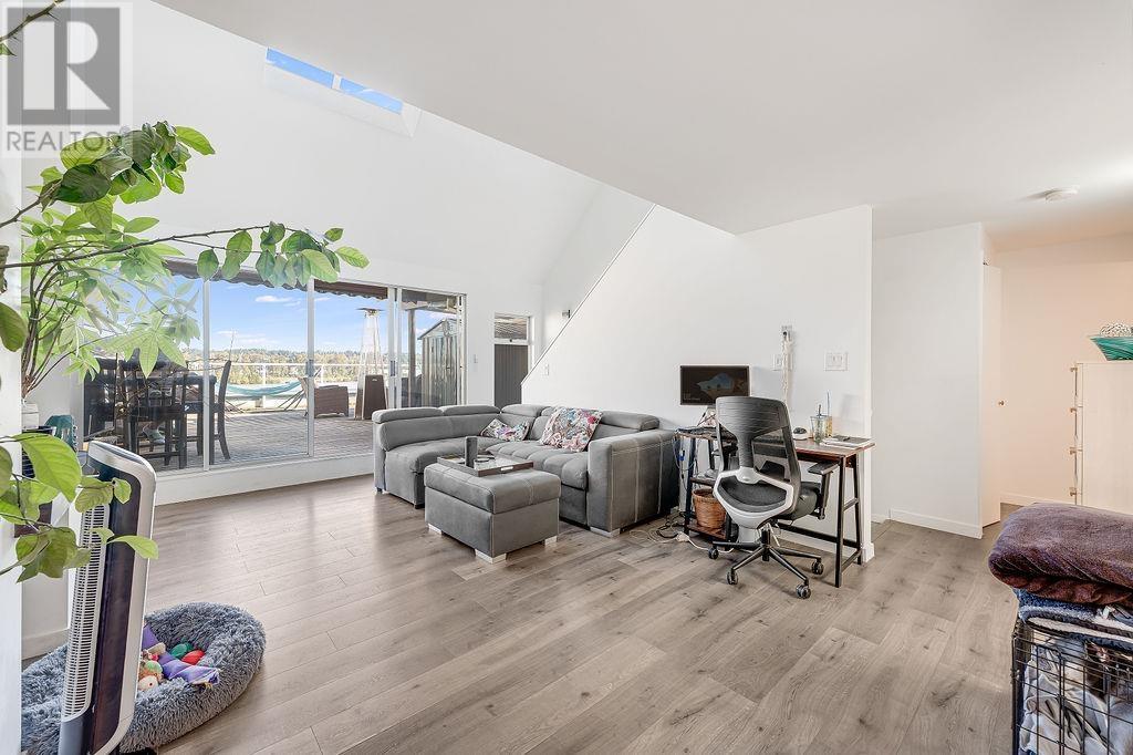 404 3 K De K Court, New Westminster, British Columbia  V3M 6B6 - Photo 3 - R2954762