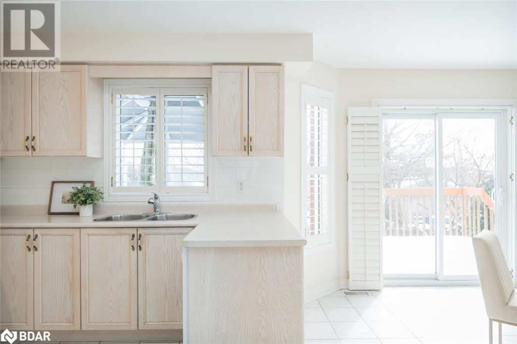36 Red Maple Lane, Oakville, Ontario  L6H 6C4 - Photo 18 - 40694704
