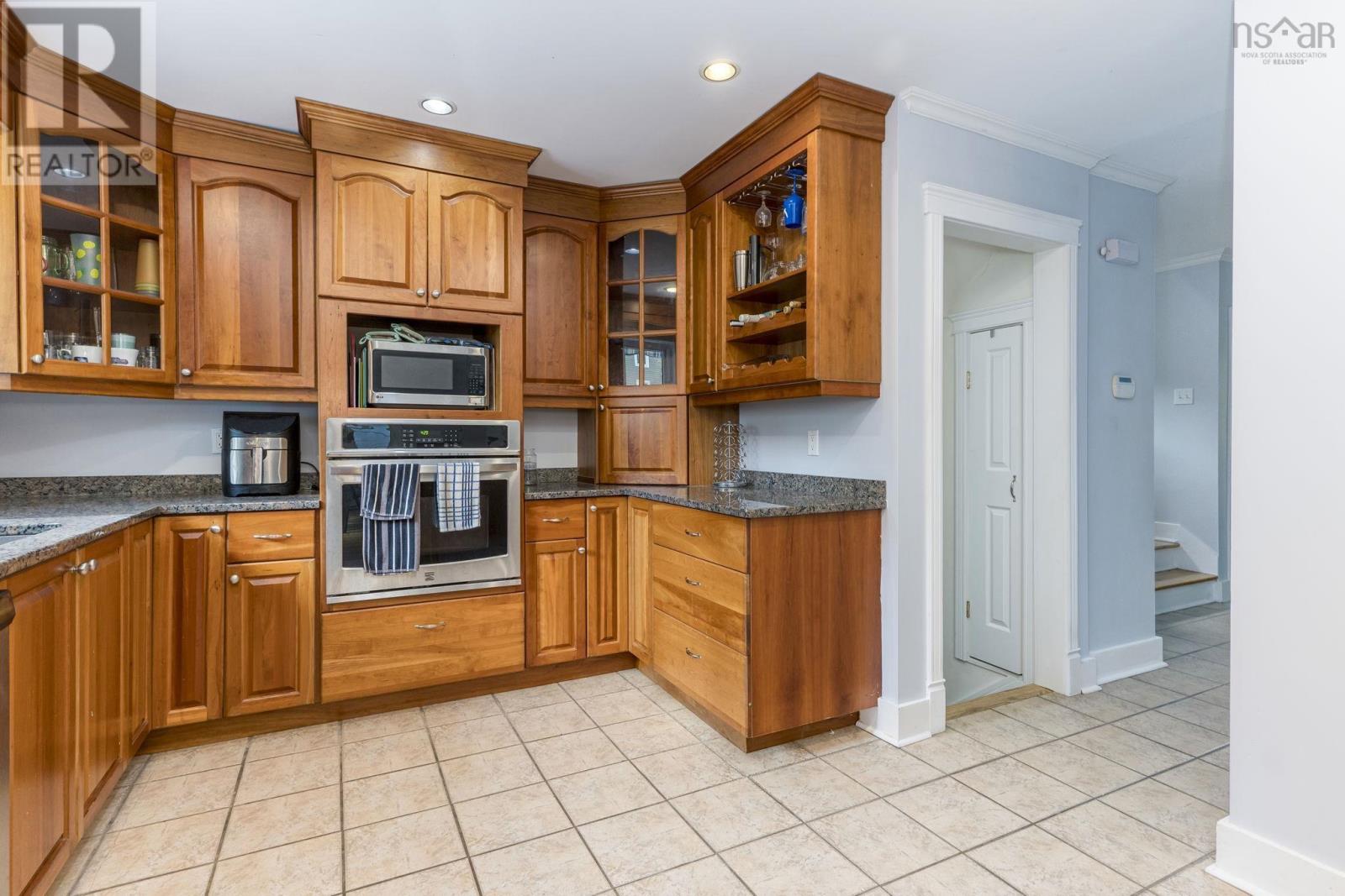 934 Robie Street, Halifax, Nova Scotia  B3H 3C4 - Photo 4 - 202501117