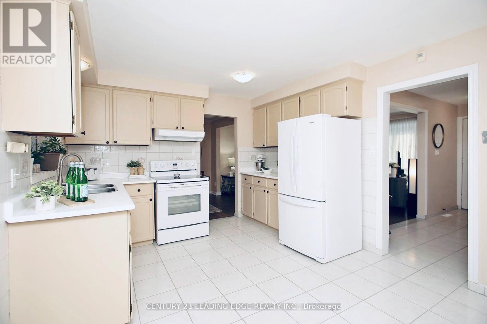 3651 Broomhill Crescent, Mississauga, Ontario  L4Y 3N5 - Photo 12 - W11968898