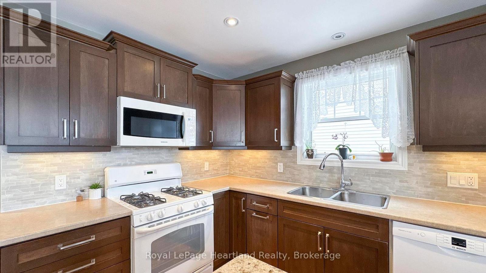217 Picton Street E, Goderich, Ontario  N7A 1K1 - Photo 6 - X11969016