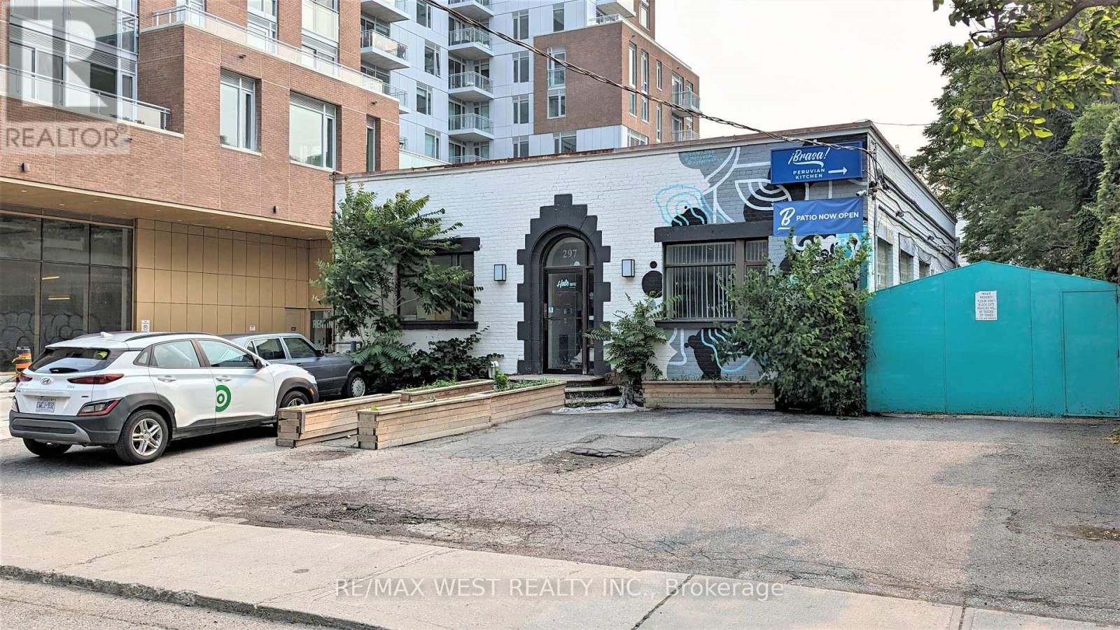 297 Campbell Avenue, Toronto (Dovercourt-Wallace Emerson-Junction), Ontario  M6P 3V7 - Photo 3 - W11969029