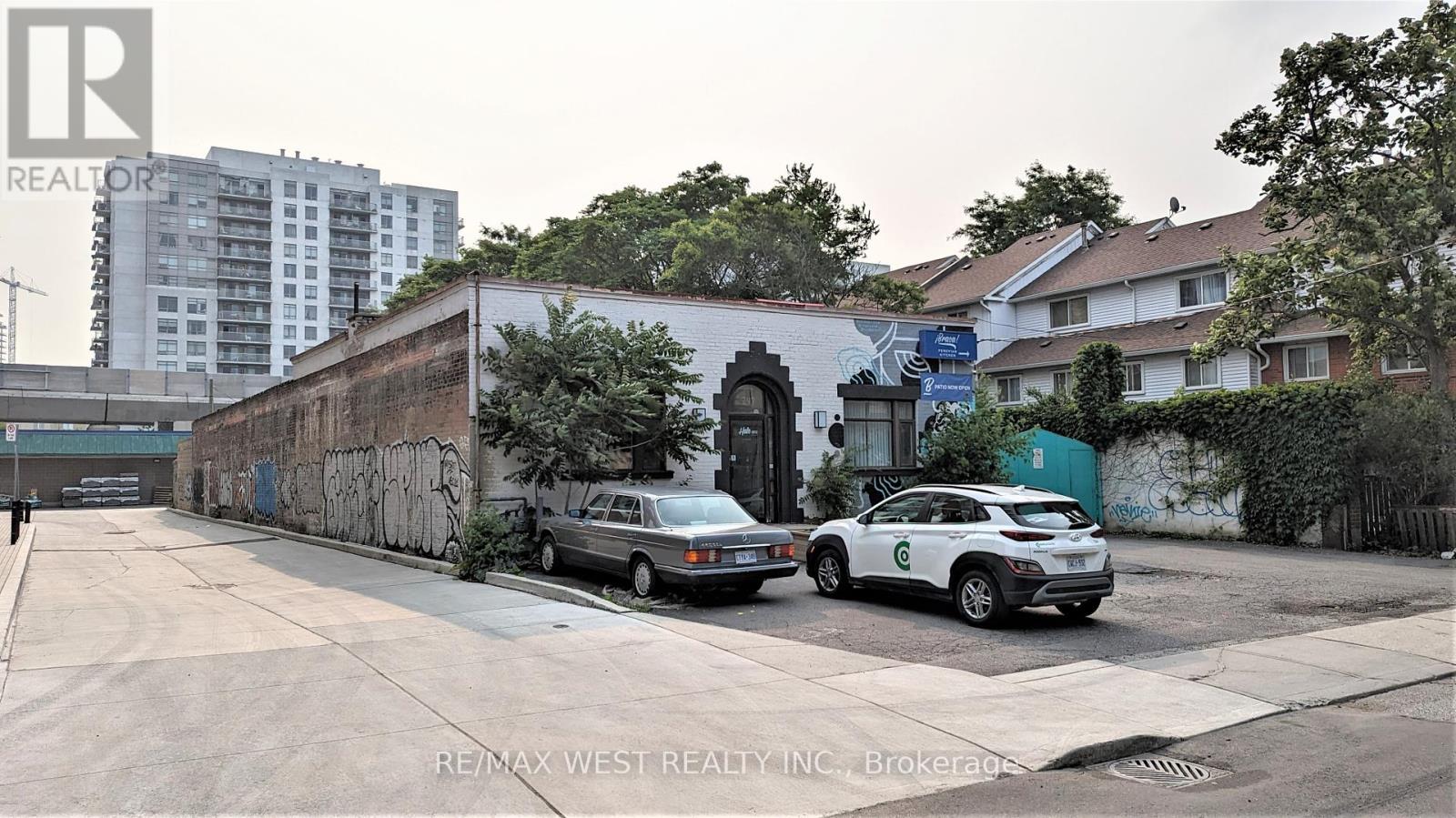 297 Campbell Avenue, Toronto (Dovercourt-Wallace Emerson-Junction), Ontario  M6P 3V7 - Photo 6 - W11969029