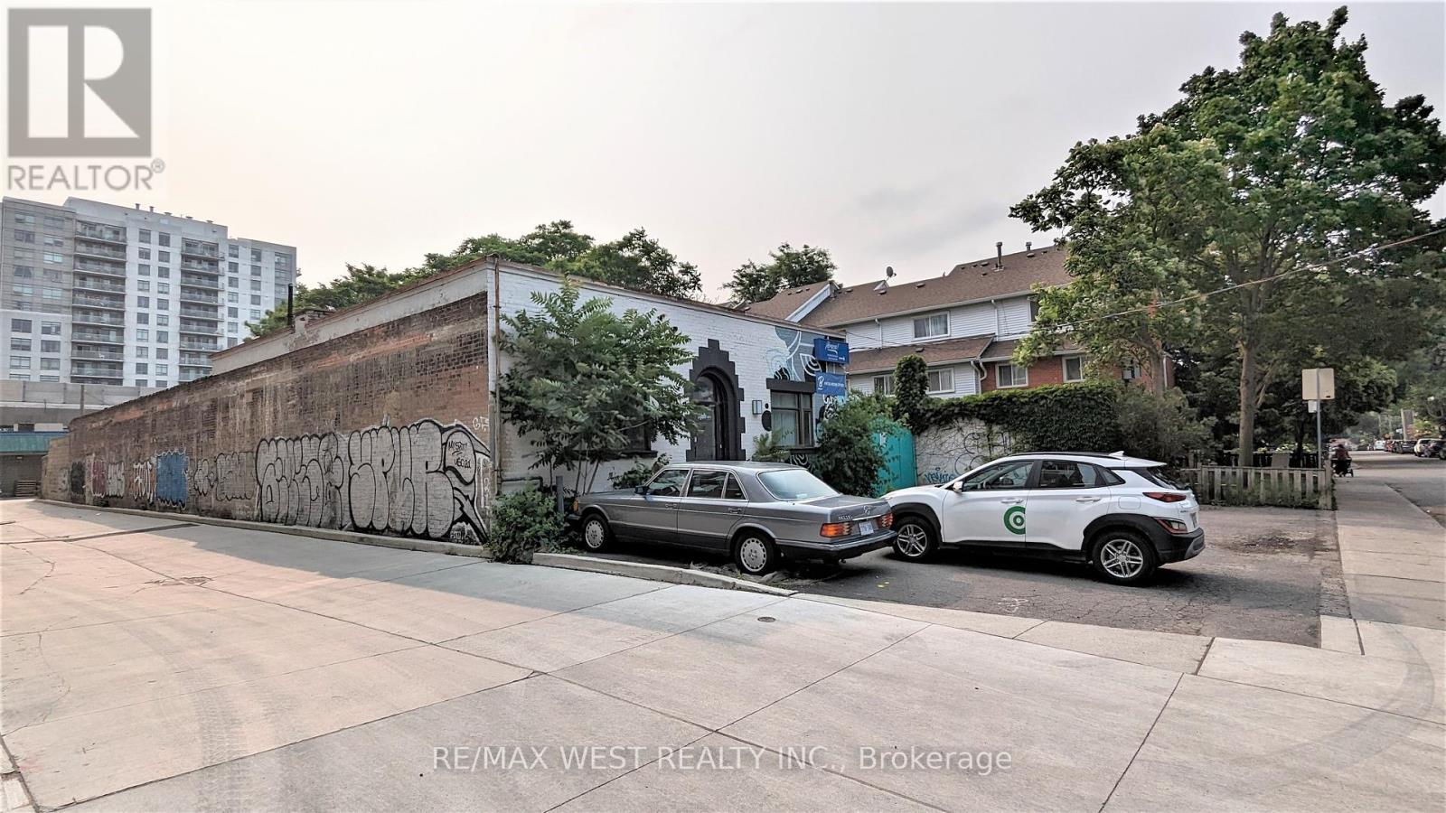 297 Campbell Avenue, Toronto (Dovercourt-Wallace Emerson-Junction), Ontario  M6P 3V7 - Photo 7 - W11969029