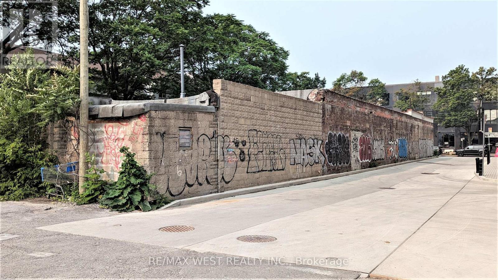 297 Campbell Avenue, Toronto (Dovercourt-Wallace Emerson-Junction), Ontario  M6P 3V7 - Photo 9 - W11969029
