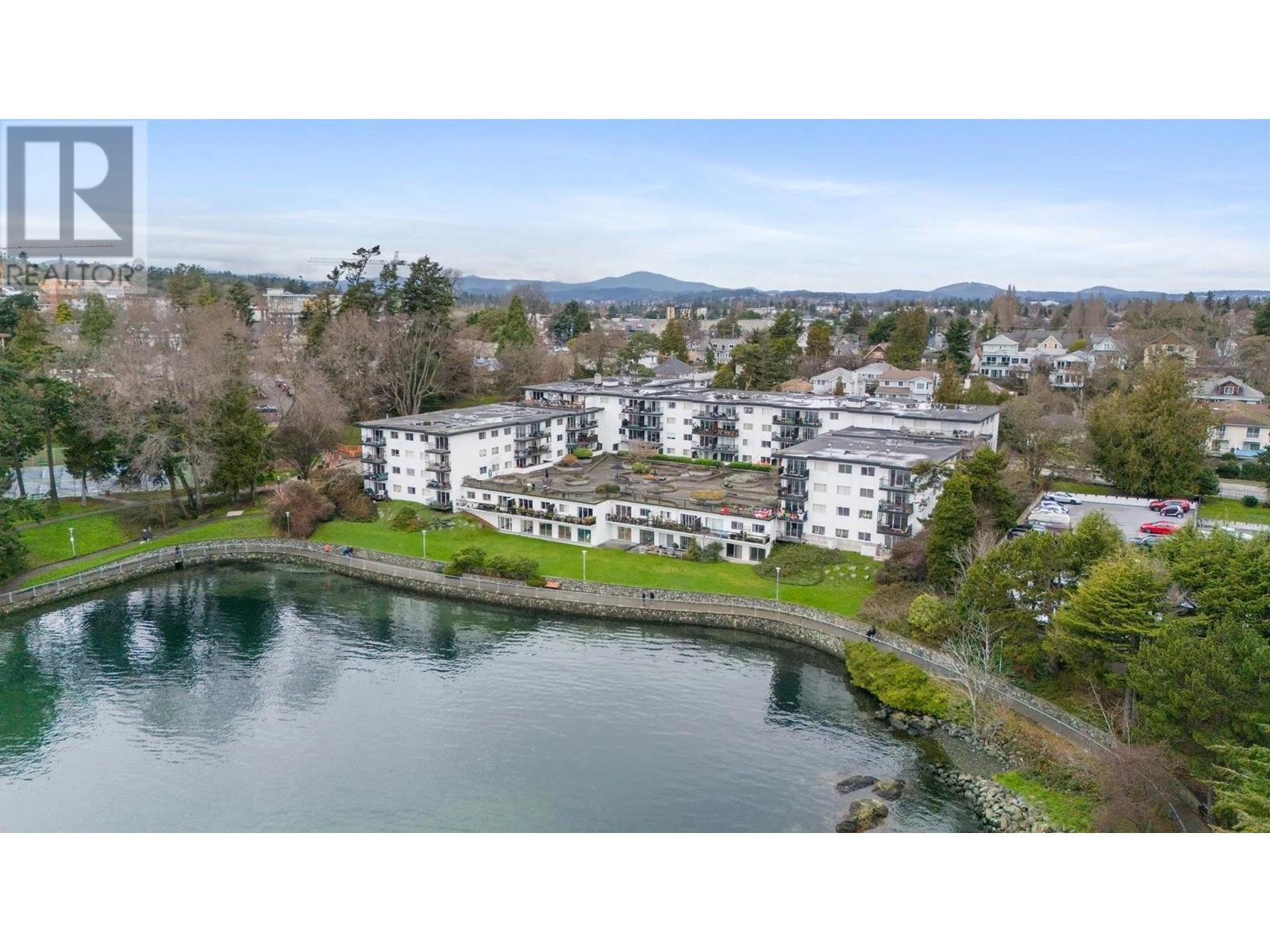 Property at 305 707 ESQUIMALT ROAD image 1