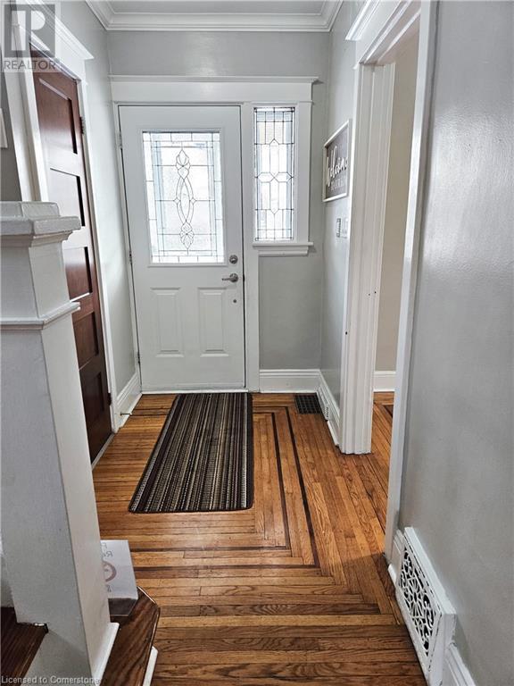 Property at 34 CONNAUGHT Avenue S image 4