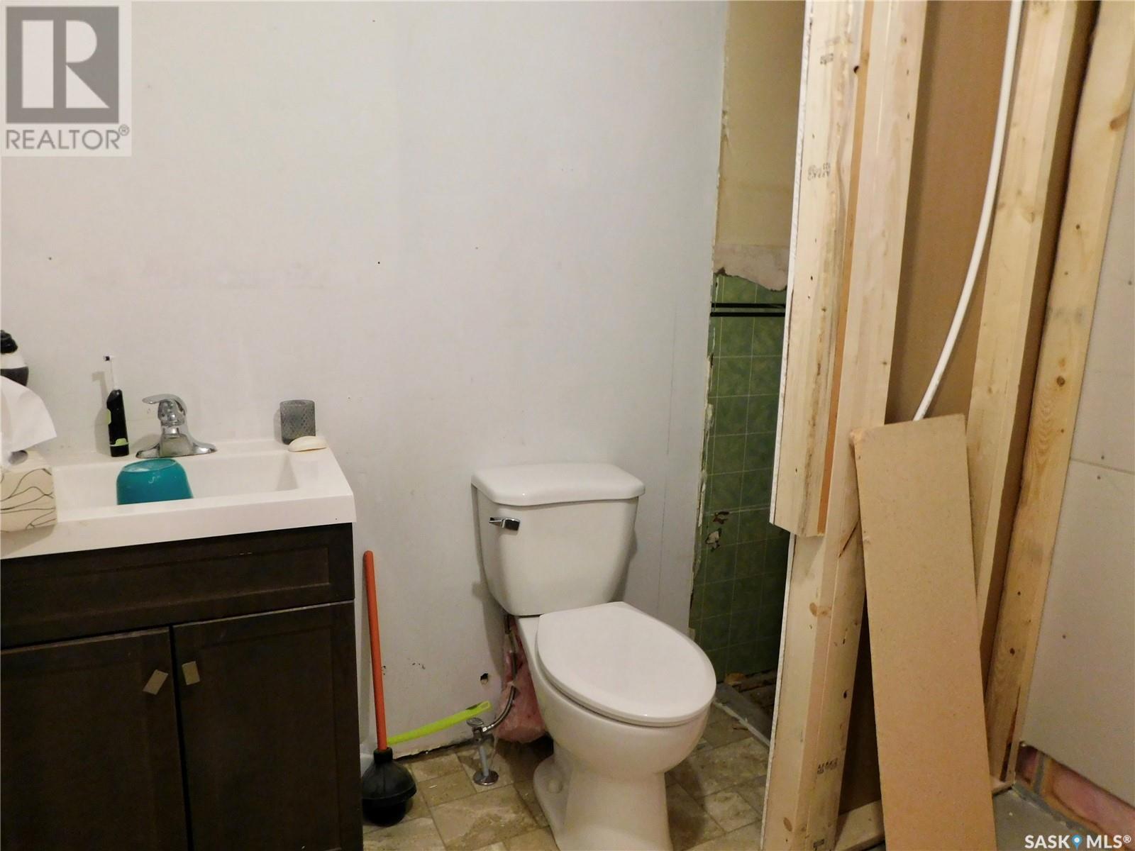226 2nd Avenue W, Assiniboia, Saskatchewan  S0H 0B0 - Photo 17 - SK995800