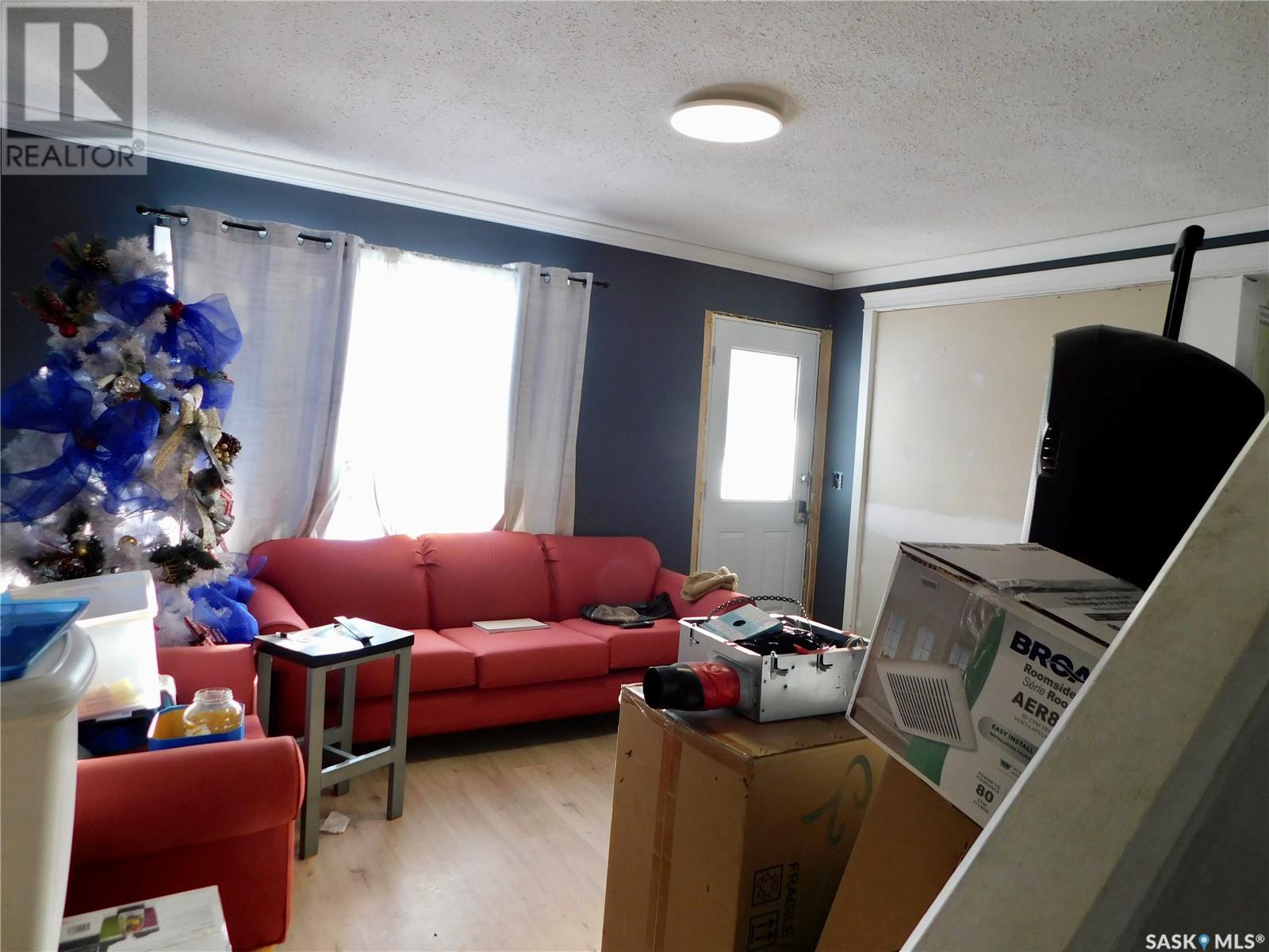 Property at 226 2nd AVENUE W image 5