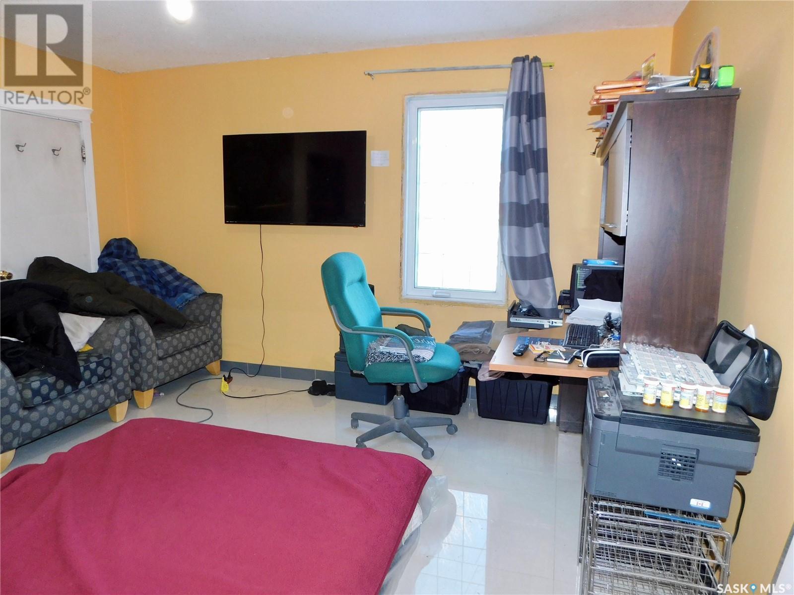 226 2nd Avenue W, Assiniboia, Saskatchewan  S0H 0B0 - Photo 5 - SK995800