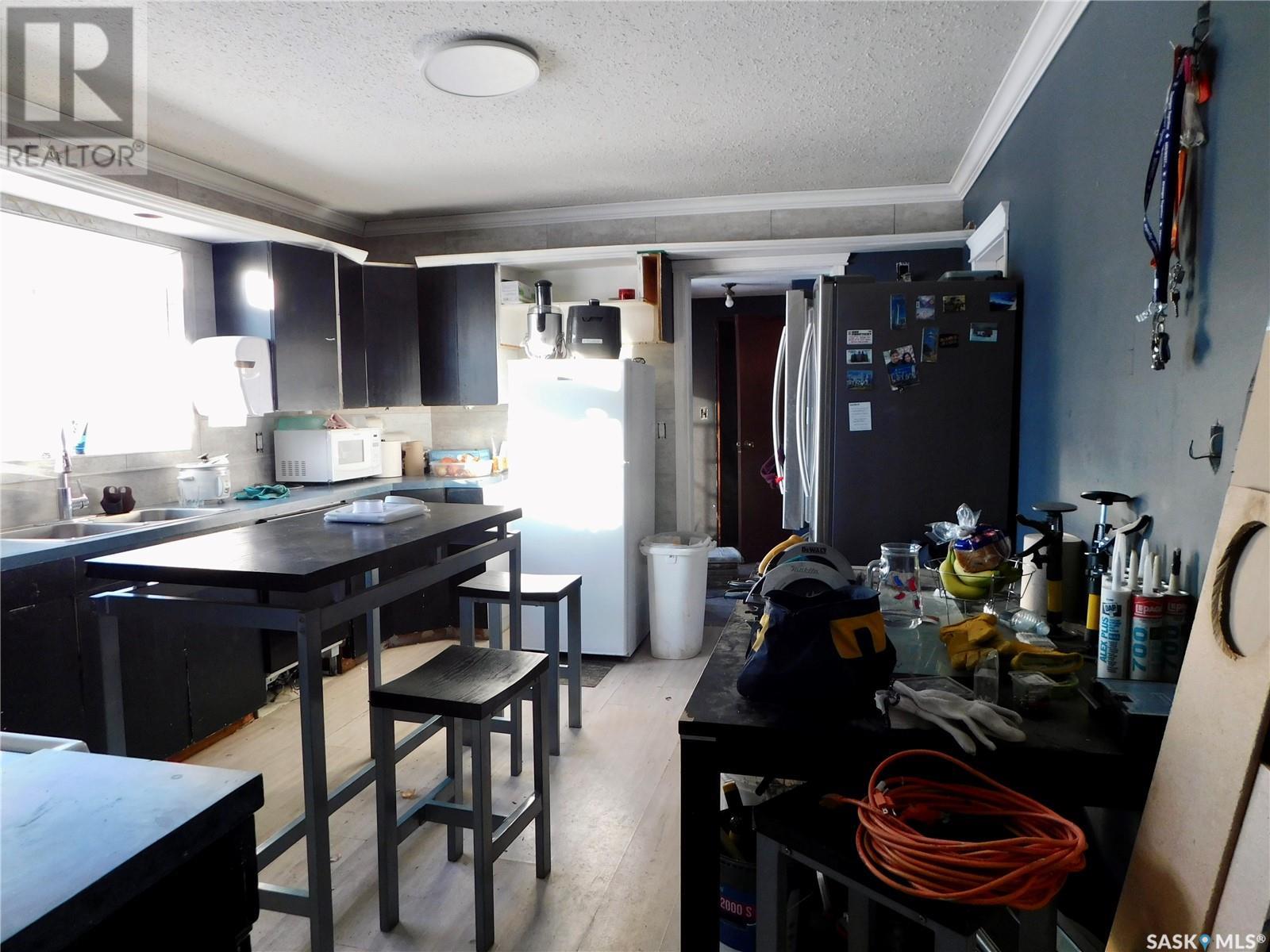 226 2nd Avenue W, Assiniboia, Saskatchewan  S0H 0B0 - Photo 6 - SK995800