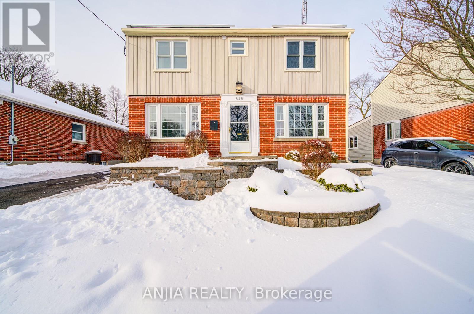 Property at 818 MASSON STREET image 1