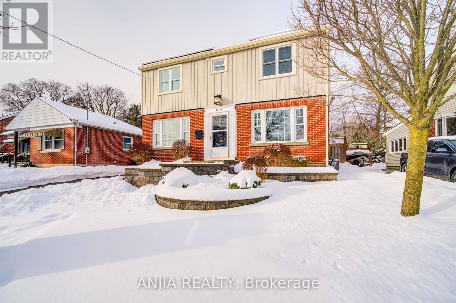 Property at 818 MASSON STREET image 4