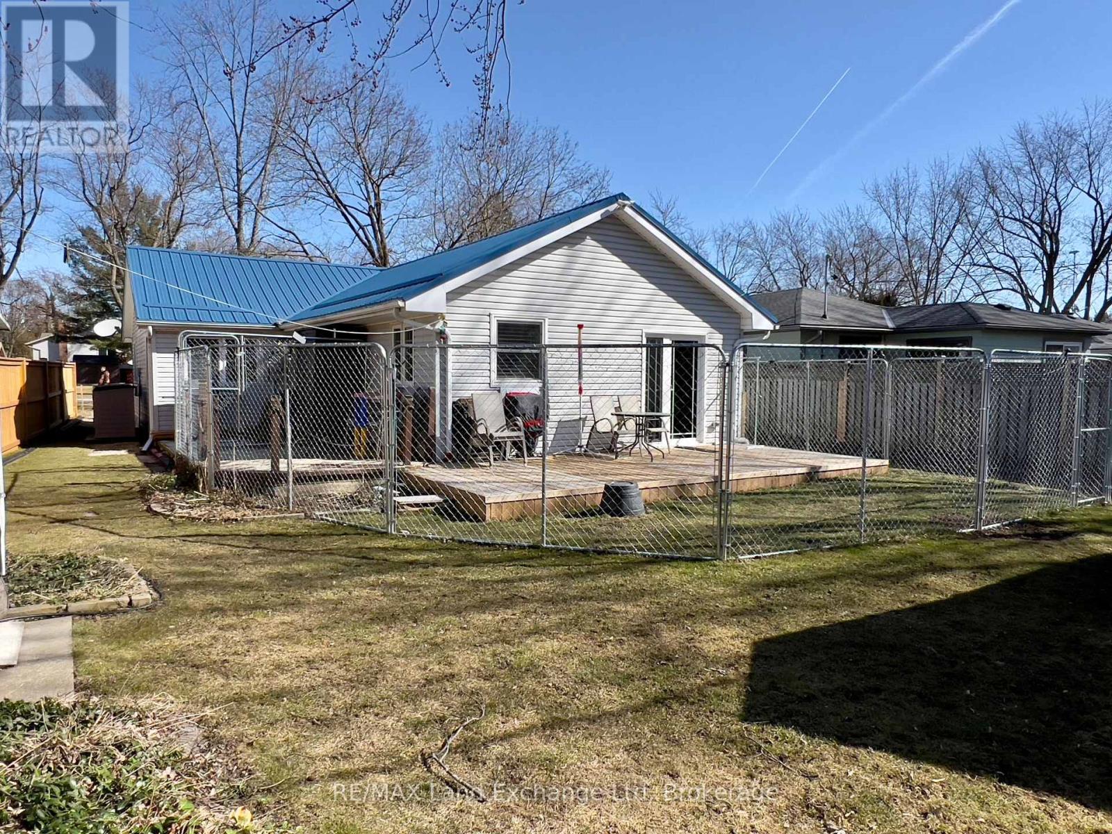 7811 Ken Street, Plympton-Wyoming (Plympton Wyoming), Ontario  N0N 1J6 - Photo 24 - X11969260