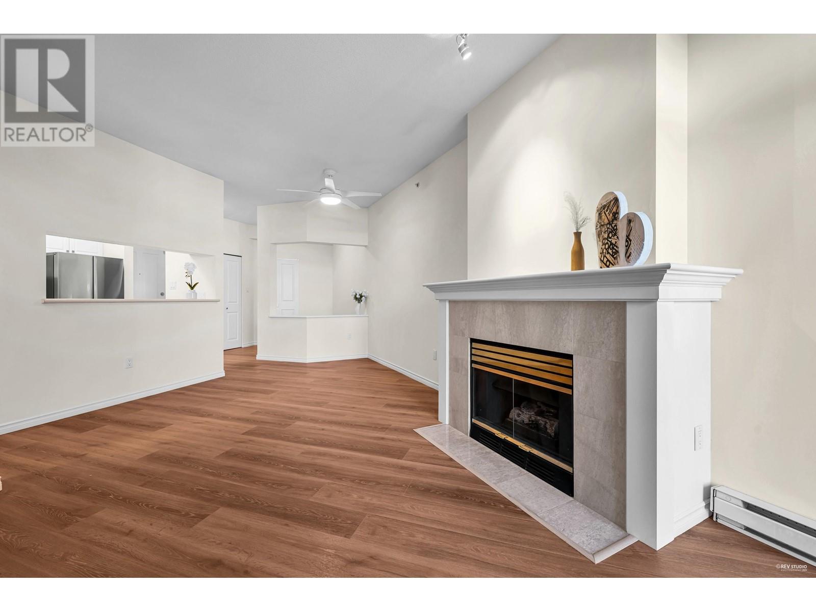 Listing Picture 10 of 14 : 405 2105 W 42ND AVENUE, Vancouver / 溫哥華 - 魯藝地產 Yvonne Lu Group - MLS Medallion Club Member