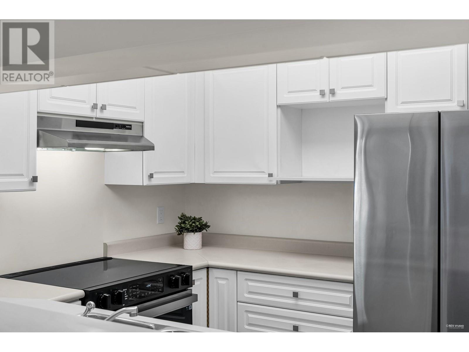 Listing Picture 3 of 14 : 405 2105 W 42ND AVENUE, Vancouver / 溫哥華 - 魯藝地產 Yvonne Lu Group - MLS Medallion Club Member