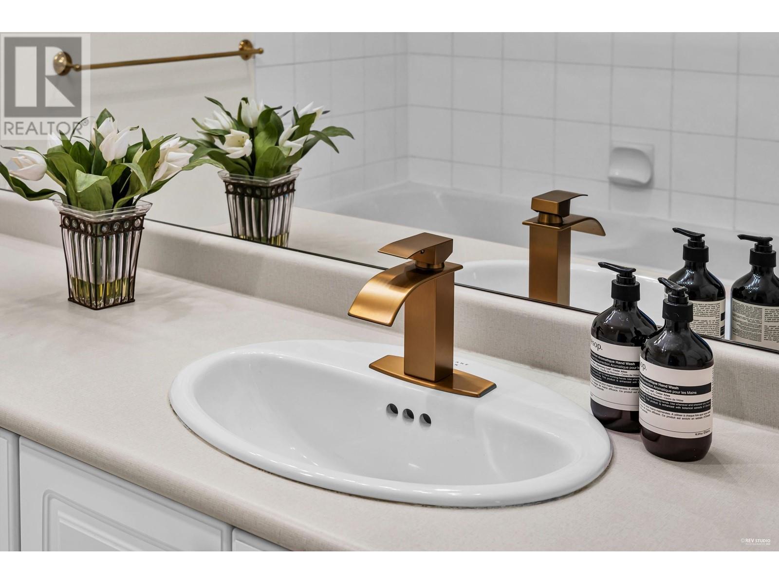 Listing Picture 6 of 14 : 405 2105 W 42ND AVENUE, Vancouver / 溫哥華 - 魯藝地產 Yvonne Lu Group - MLS Medallion Club Member