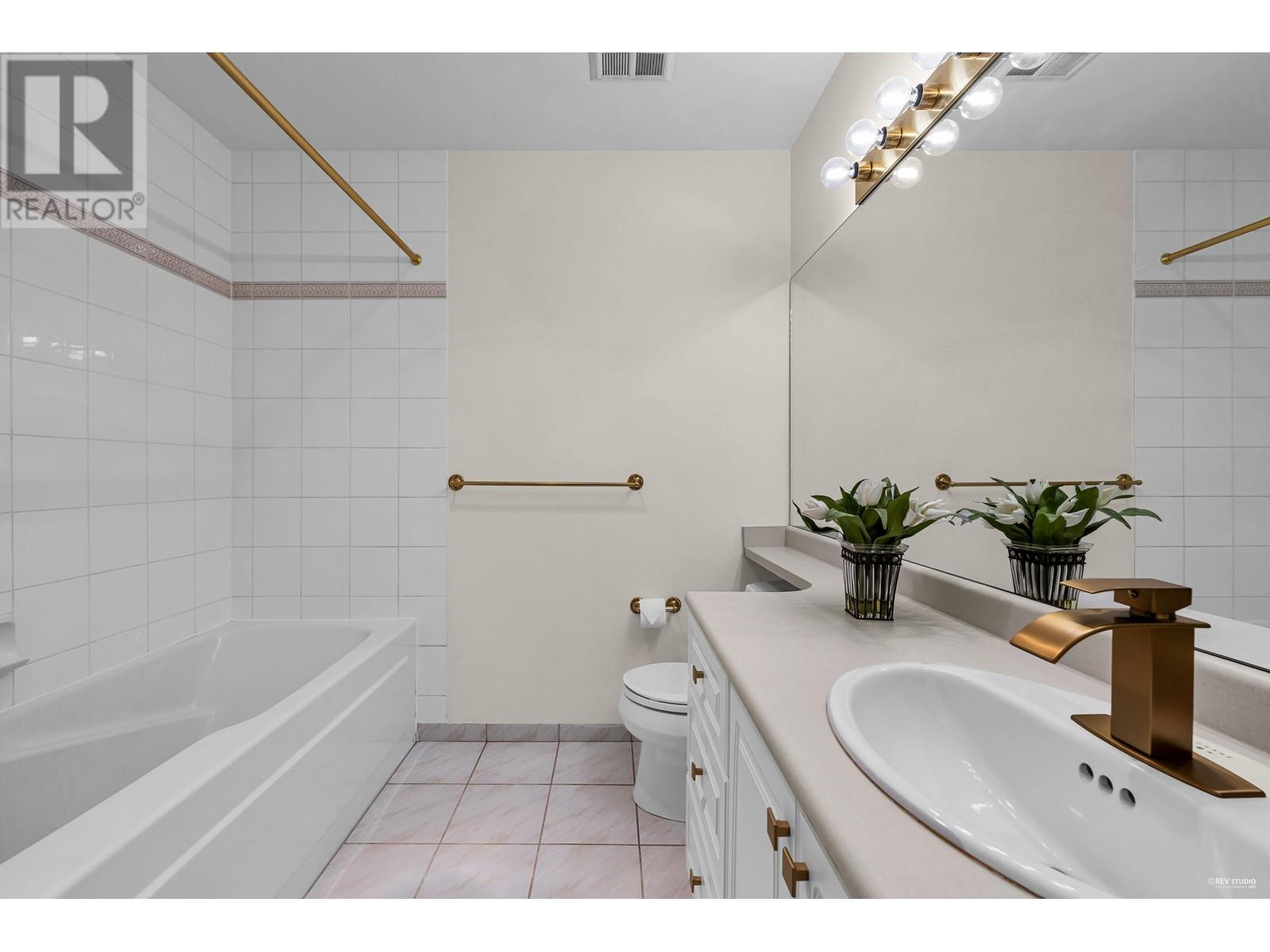 Listing Picture 7 of 14 : 405 2105 W 42ND AVENUE, Vancouver / 溫哥華 - 魯藝地產 Yvonne Lu Group - MLS Medallion Club Member