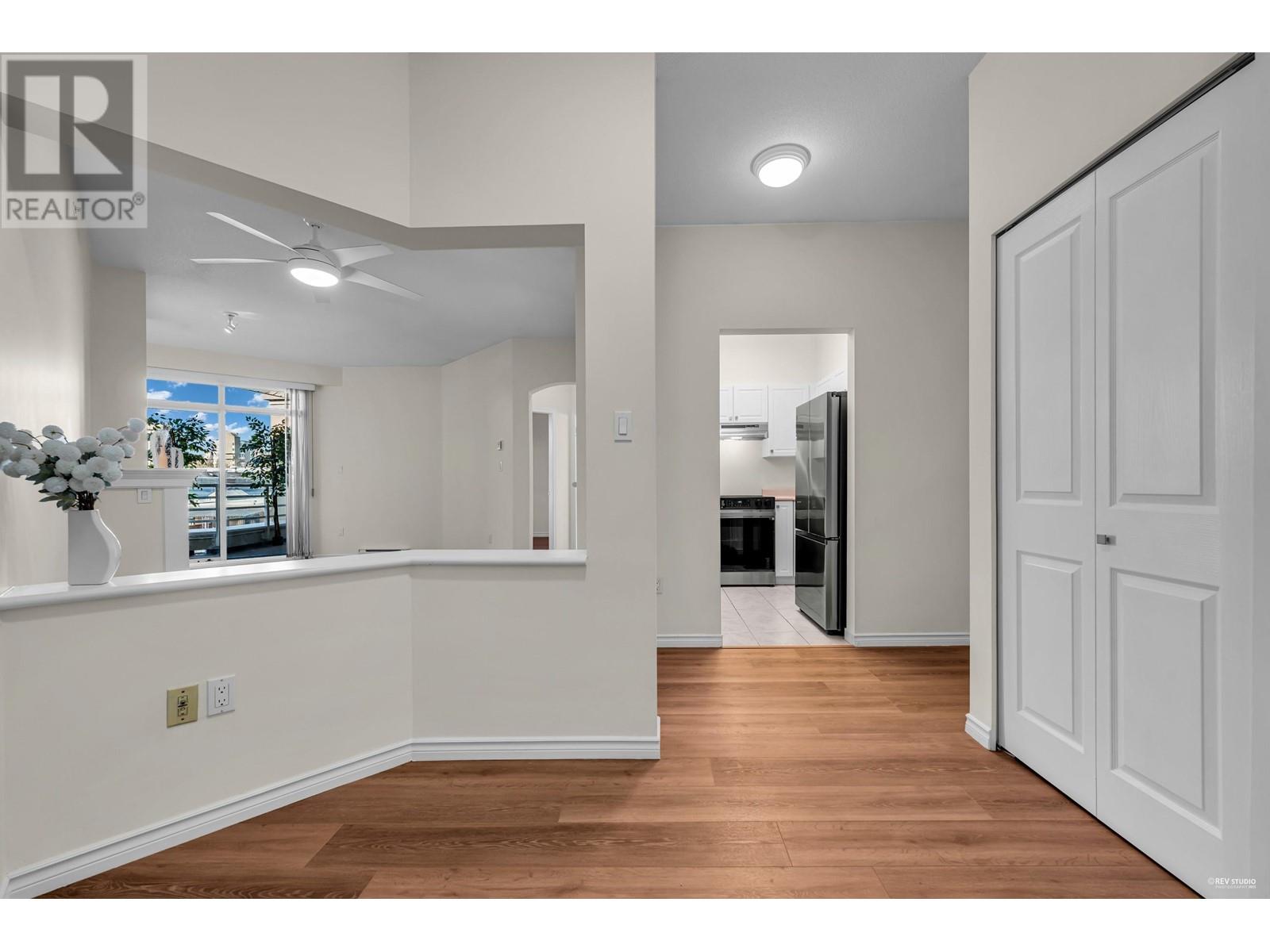 Listing Picture 8 of 14 : 405 2105 W 42ND AVENUE, Vancouver / 溫哥華 - 魯藝地產 Yvonne Lu Group - MLS Medallion Club Member