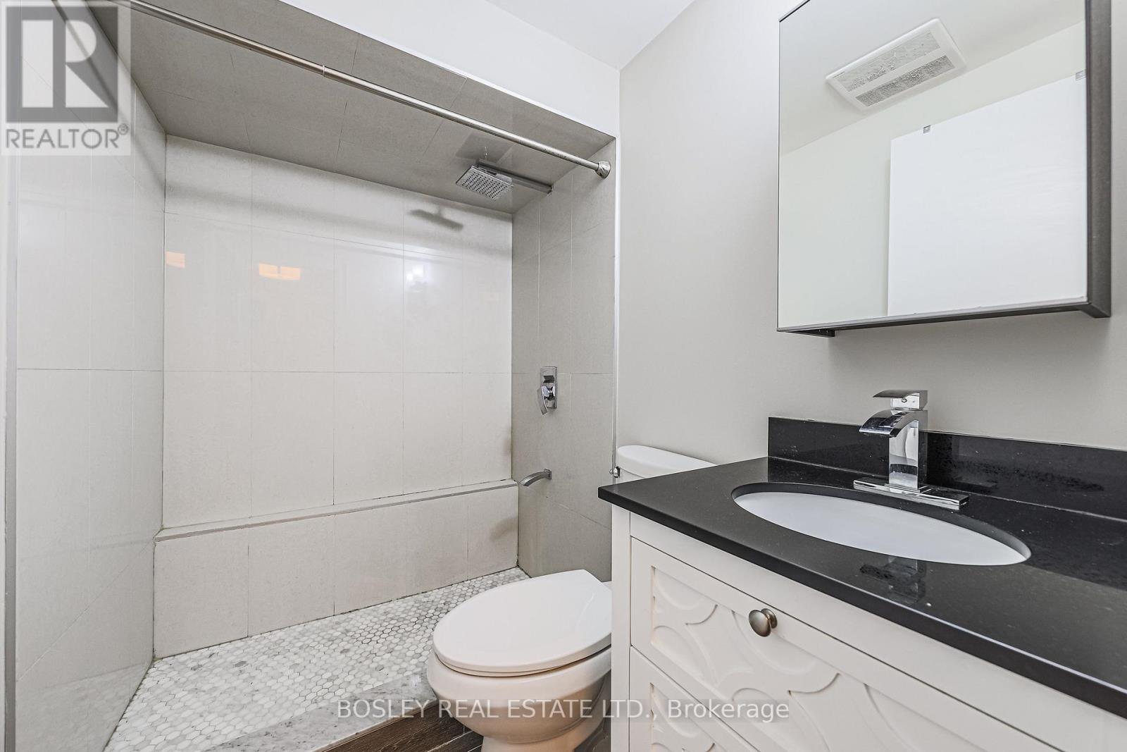 Lower - 703 Sammon Avenue, Toronto, Ontario  M4C 2E3 - Photo 10 - E11969673