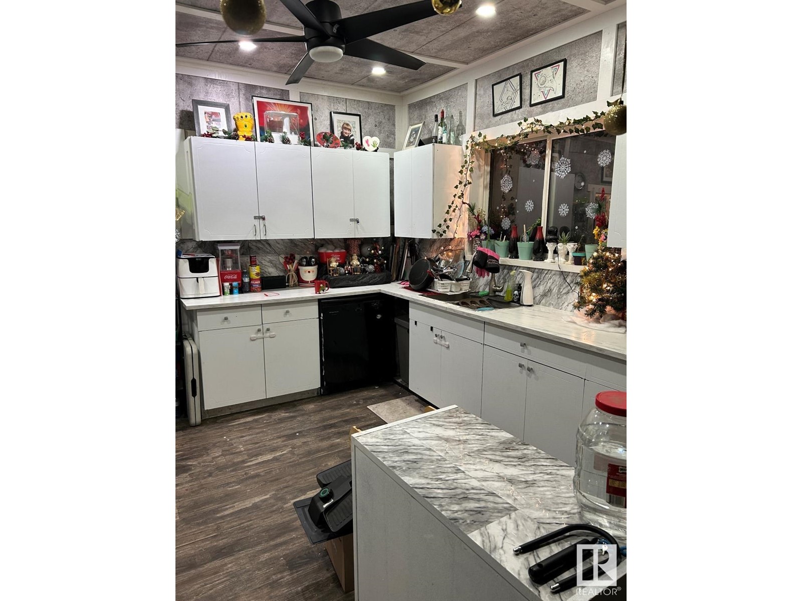 Property at 11245 89 ST NW image 3