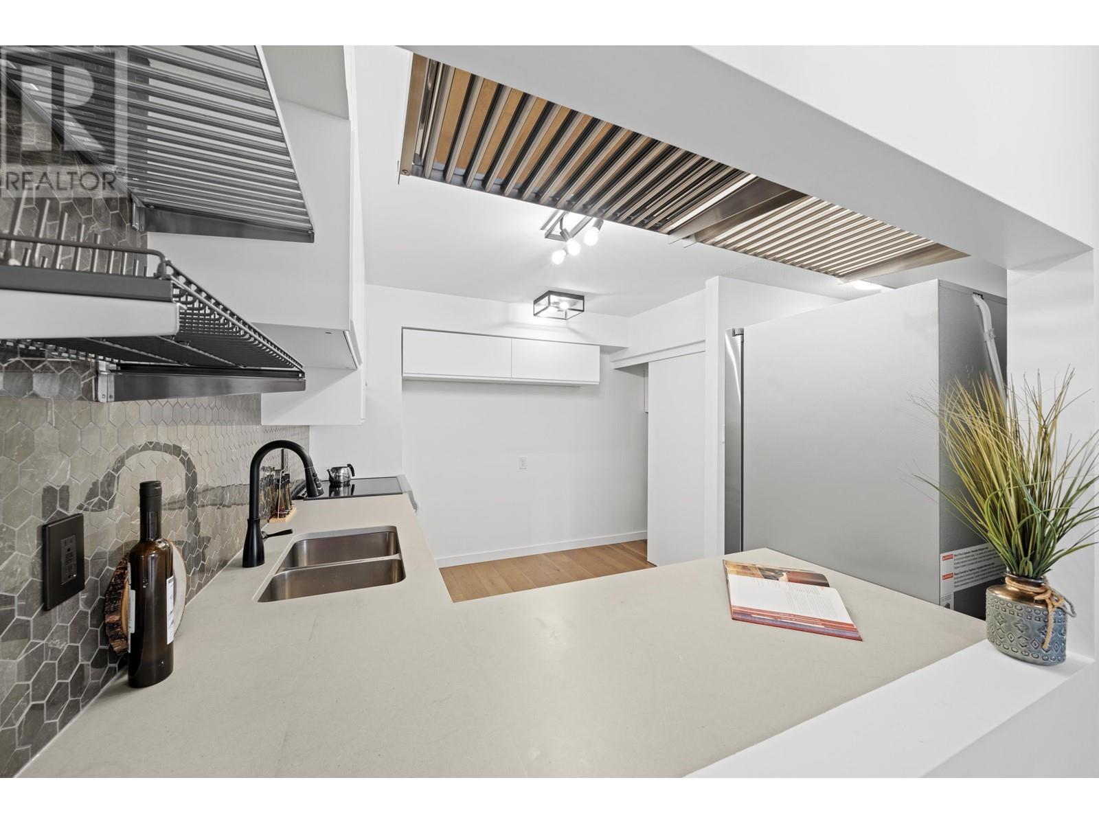 Listing Picture 9 of 39 : 7354 CORONADO DRIVE, Burnaby / 本拿比 - 魯藝地產 Yvonne Lu Group - MLS Medallion Club Member