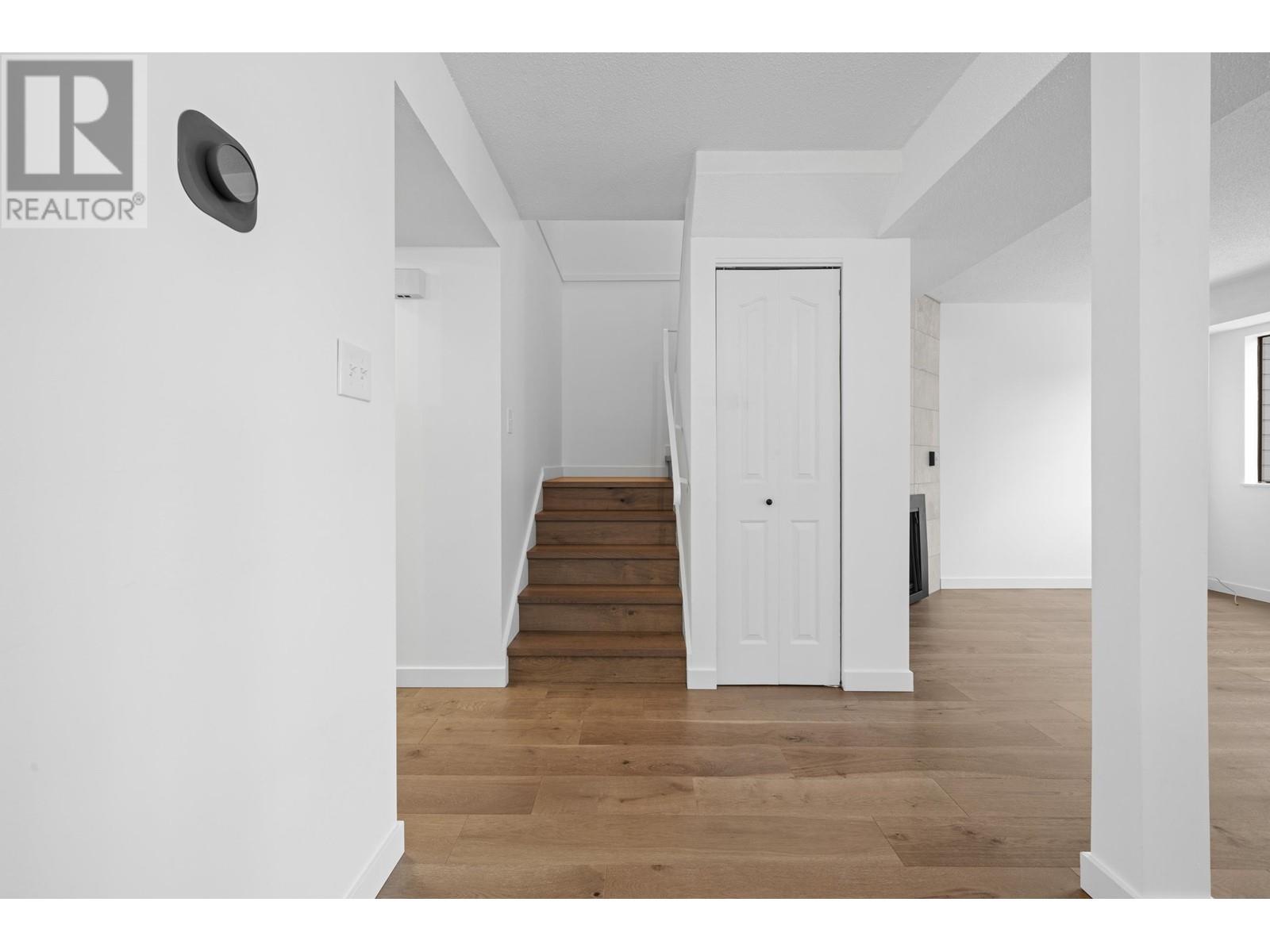 Listing Picture 21 of 39 : 7354 CORONADO DRIVE, Burnaby / 本拿比 - 魯藝地產 Yvonne Lu Group - MLS Medallion Club Member