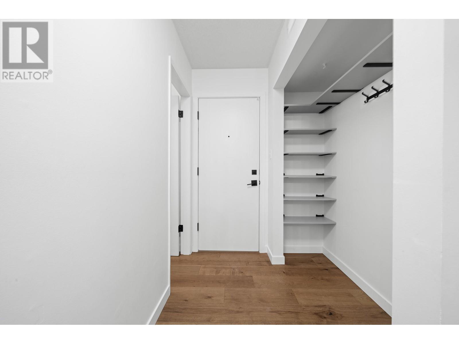 Listing Picture 4 of 39 : 7354 CORONADO DRIVE, Burnaby / 本拿比 - 魯藝地產 Yvonne Lu Group - MLS Medallion Club Member