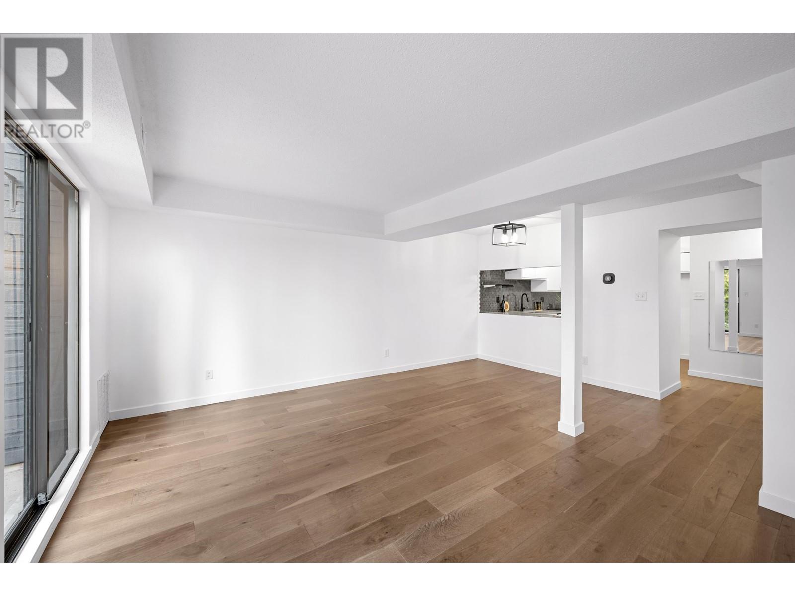 Listing Picture 16 of 39 : 7354 CORONADO DRIVE, Burnaby / 本拿比 - 魯藝地產 Yvonne Lu Group - MLS Medallion Club Member
