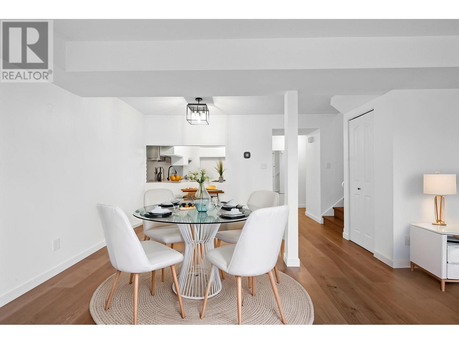 Listing Picture 10 of 39 : 7354 CORONADO DRIVE, Burnaby / 本拿比 - 魯藝地產 Yvonne Lu Group - MLS Medallion Club Member