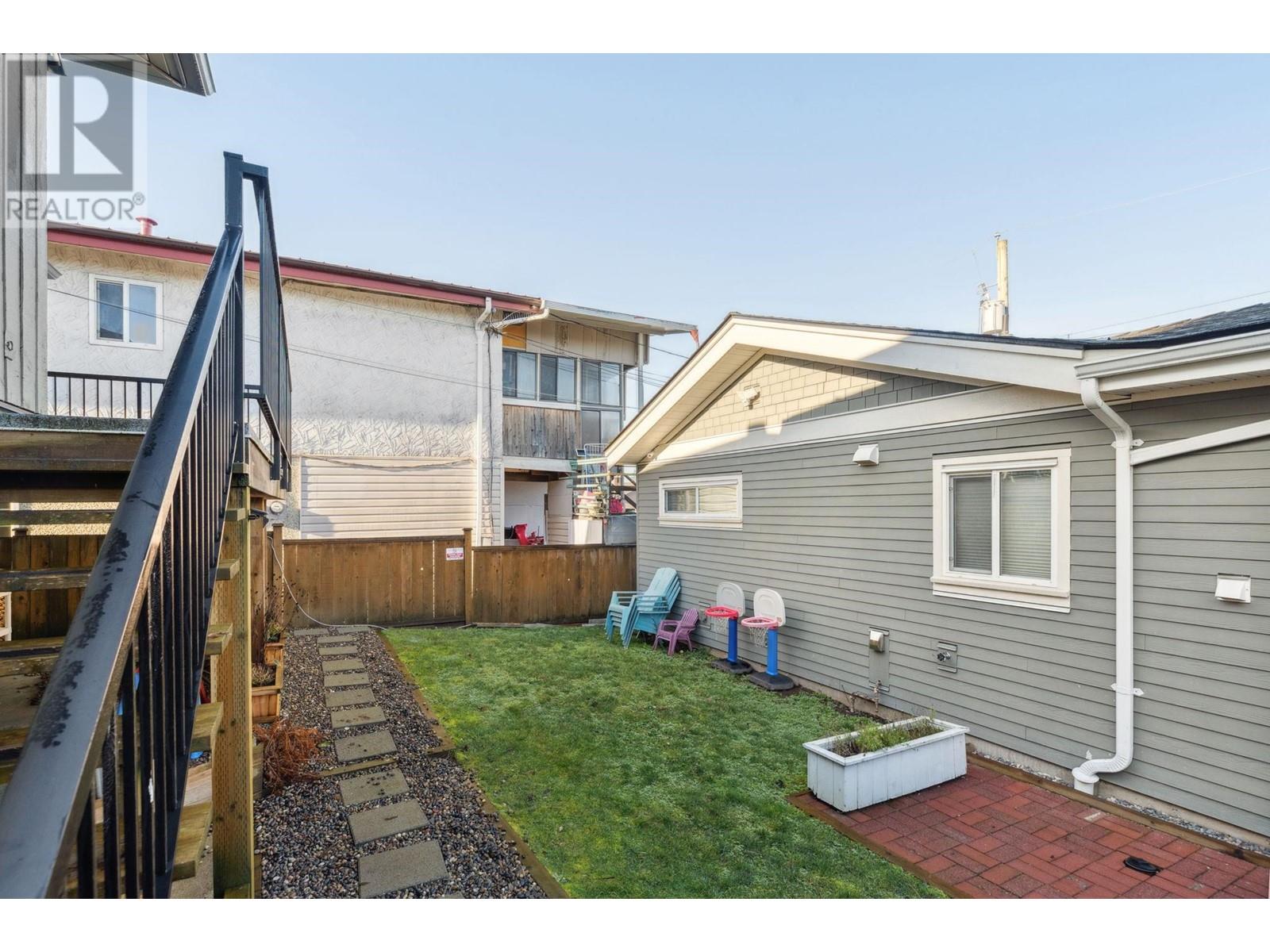 Listing Picture 15 of 37 : 1391 E 35TH AVENUE, Vancouver / 溫哥華 - 魯藝地產 Yvonne Lu Group - MLS Medallion Club Member