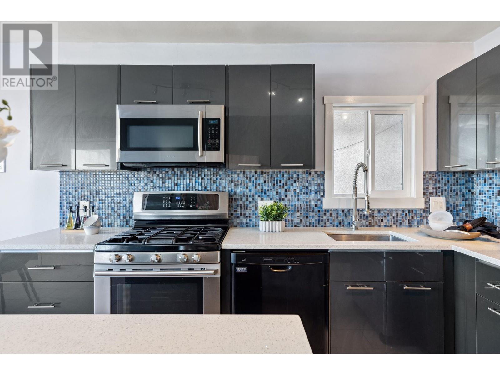 Listing Picture 7 of 37 : 1391 E 35TH AVENUE, Vancouver / 溫哥華 - 魯藝地產 Yvonne Lu Group - MLS Medallion Club Member