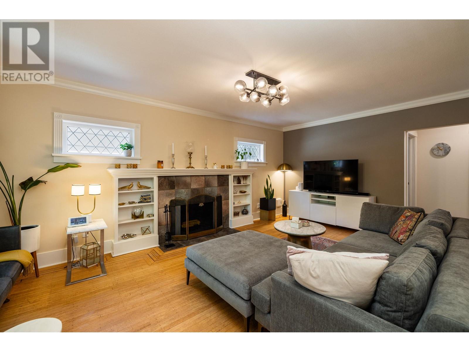 Property at 4343 W 11TH AVENUE image 4