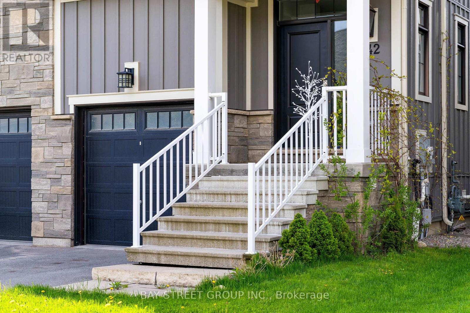 Property at 142 YELLOW BIRCH CRESCENT image 3
