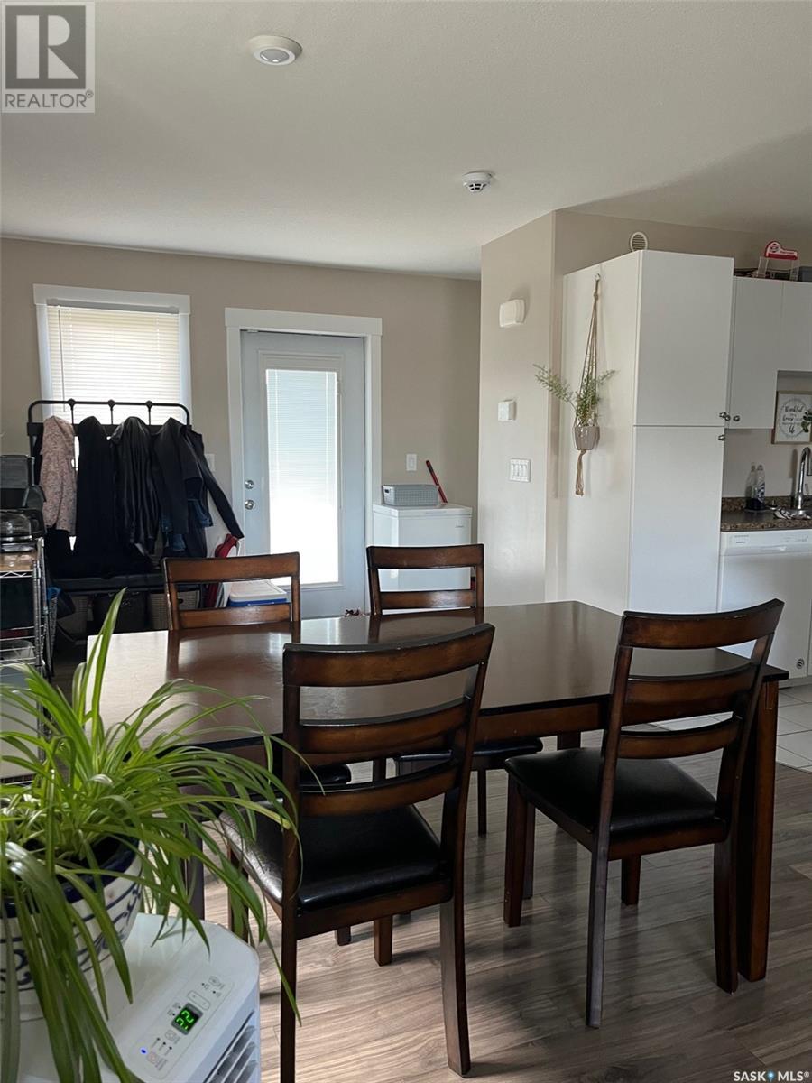 Property at 833 & 835 5th STREET E image 3