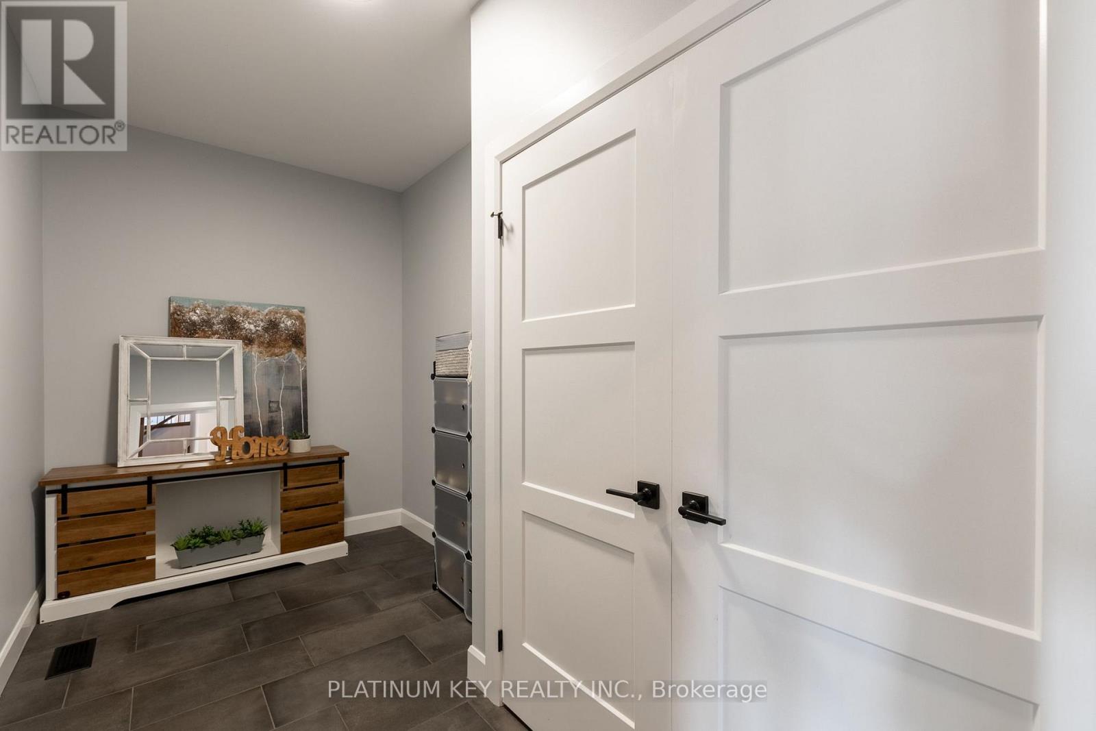 6735 Shaker Lane, Plympton-Wyoming, Ontario N0N 1E0 - Photo 5 - X11969911