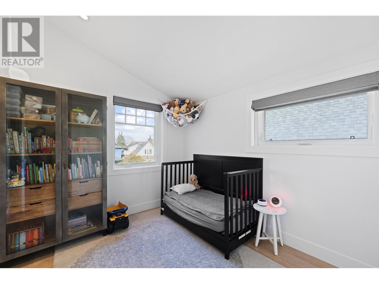 Listing Picture 17 of 39 : 1052 E 11TH AVENUE, Vancouver / 溫哥華 - 魯藝地產 Yvonne Lu Group - MLS Medallion Club Member