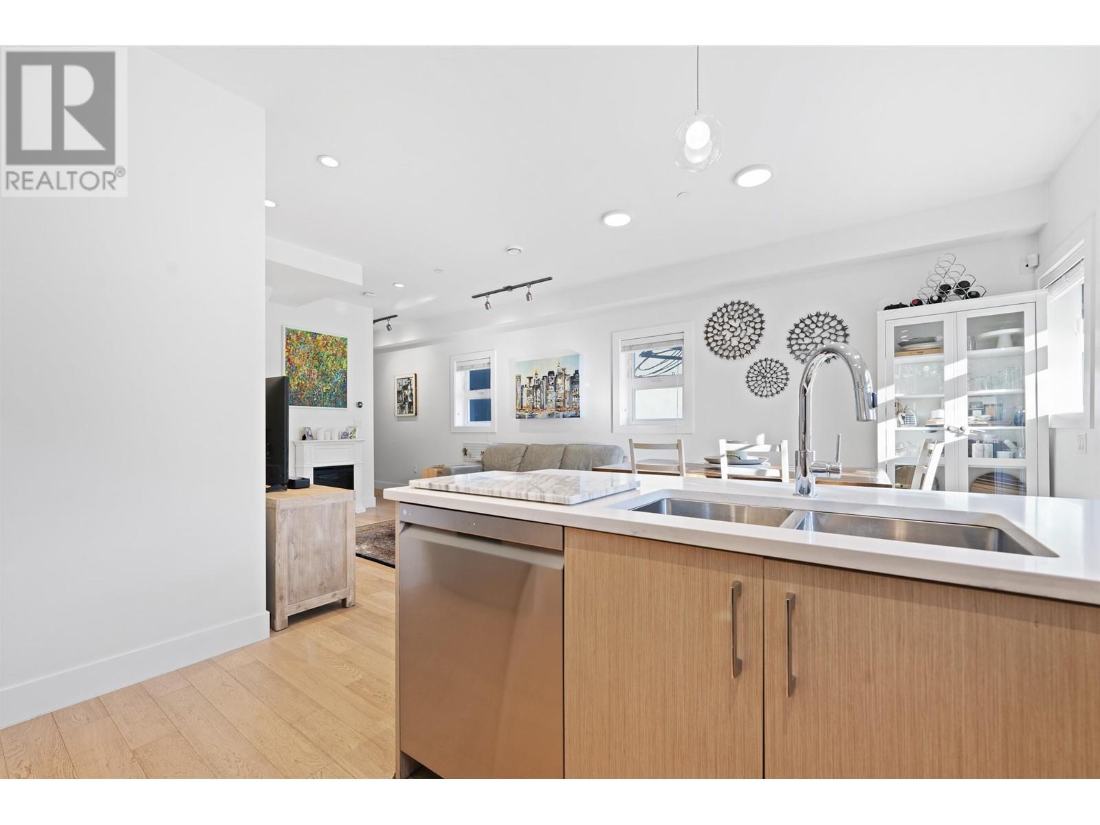 Listing Picture 36 of 39 : 1052 E 11TH AVENUE, Vancouver / 溫哥華 - 魯藝地產 Yvonne Lu Group - MLS Medallion Club Member