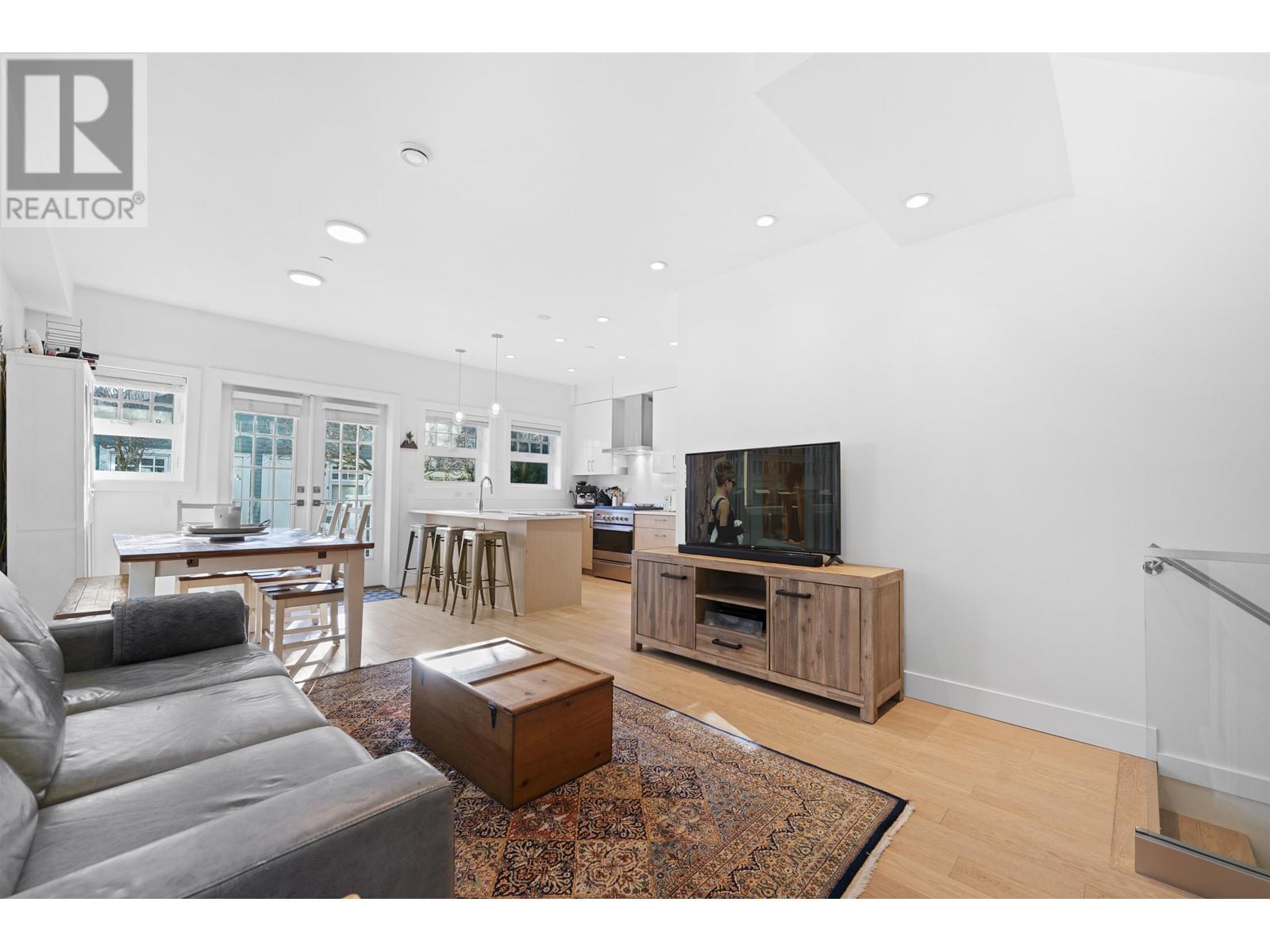 Listing Picture 33 of 39 : 1052 E 11TH AVENUE, Vancouver / 溫哥華 - 魯藝地產 Yvonne Lu Group - MLS Medallion Club Member