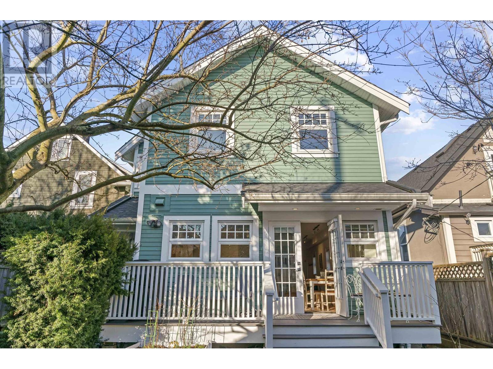 Listing Picture 2 of 39 : 1052 E 11TH AVENUE, Vancouver / 溫哥華 - 魯藝地產 Yvonne Lu Group - MLS Medallion Club Member