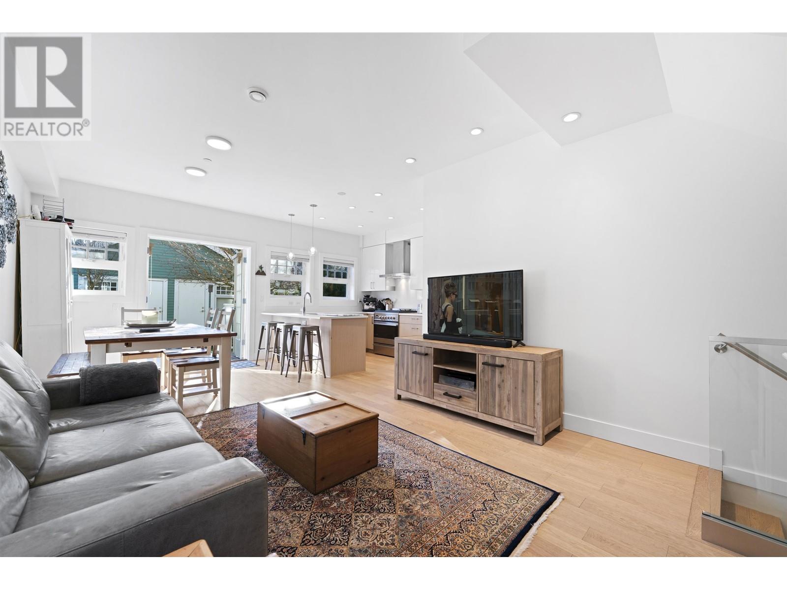 Listing Picture 10 of 39 : 1052 E 11TH AVENUE, Vancouver / 溫哥華 - 魯藝地產 Yvonne Lu Group - MLS Medallion Club Member