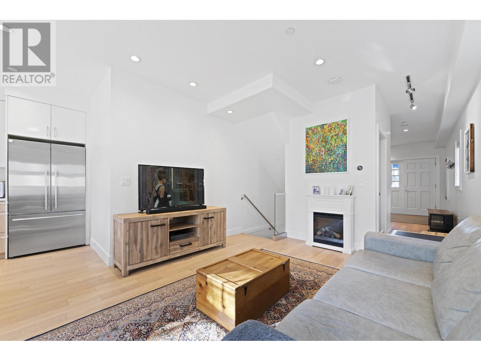 Listing Picture 12 of 39 : 1052 E 11TH AVENUE, Vancouver / 溫哥華 - 魯藝地產 Yvonne Lu Group - MLS Medallion Club Member