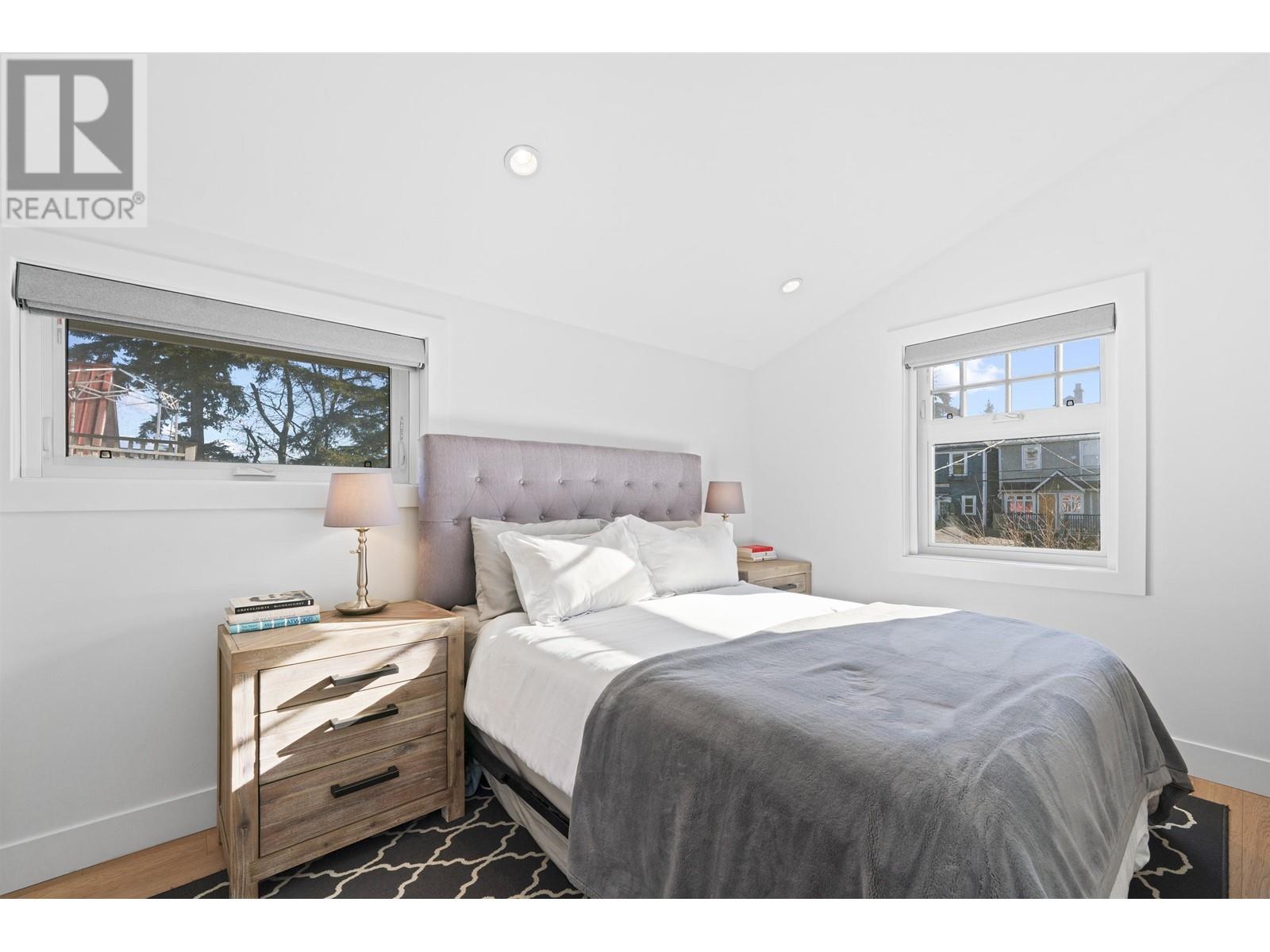 Listing Picture 15 of 39 : 1052 E 11TH AVENUE, Vancouver / 溫哥華 - 魯藝地產 Yvonne Lu Group - MLS Medallion Club Member