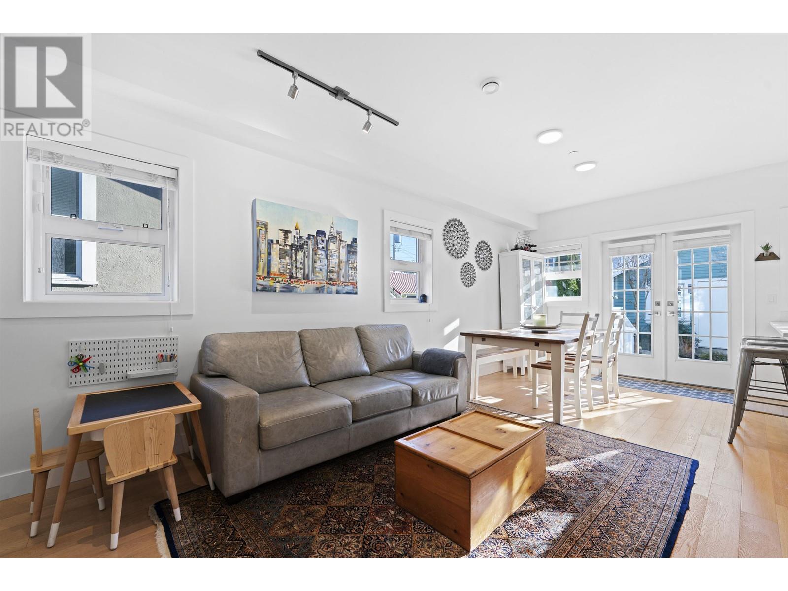 Listing Picture 25 of 39 : 1052 E 11TH AVENUE, Vancouver / 溫哥華 - 魯藝地產 Yvonne Lu Group - MLS Medallion Club Member