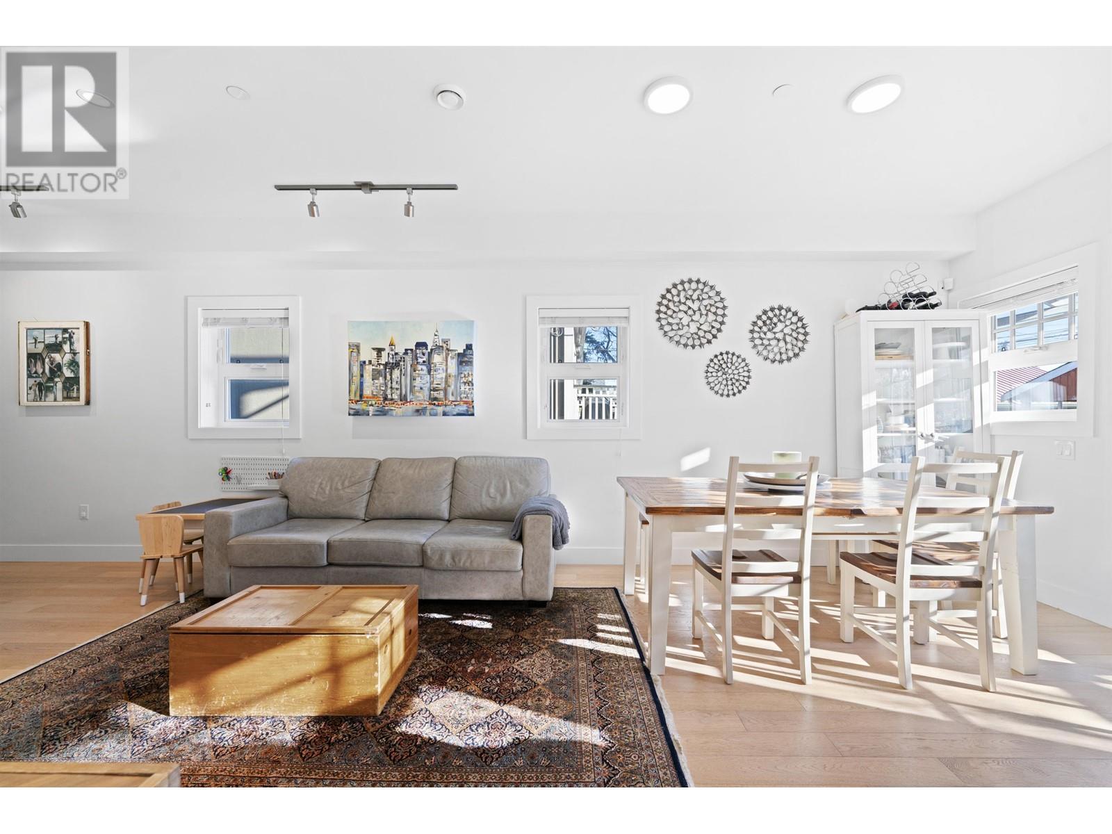 Listing Picture 30 of 39 : 1052 E 11TH AVENUE, Vancouver / 溫哥華 - 魯藝地產 Yvonne Lu Group - MLS Medallion Club Member