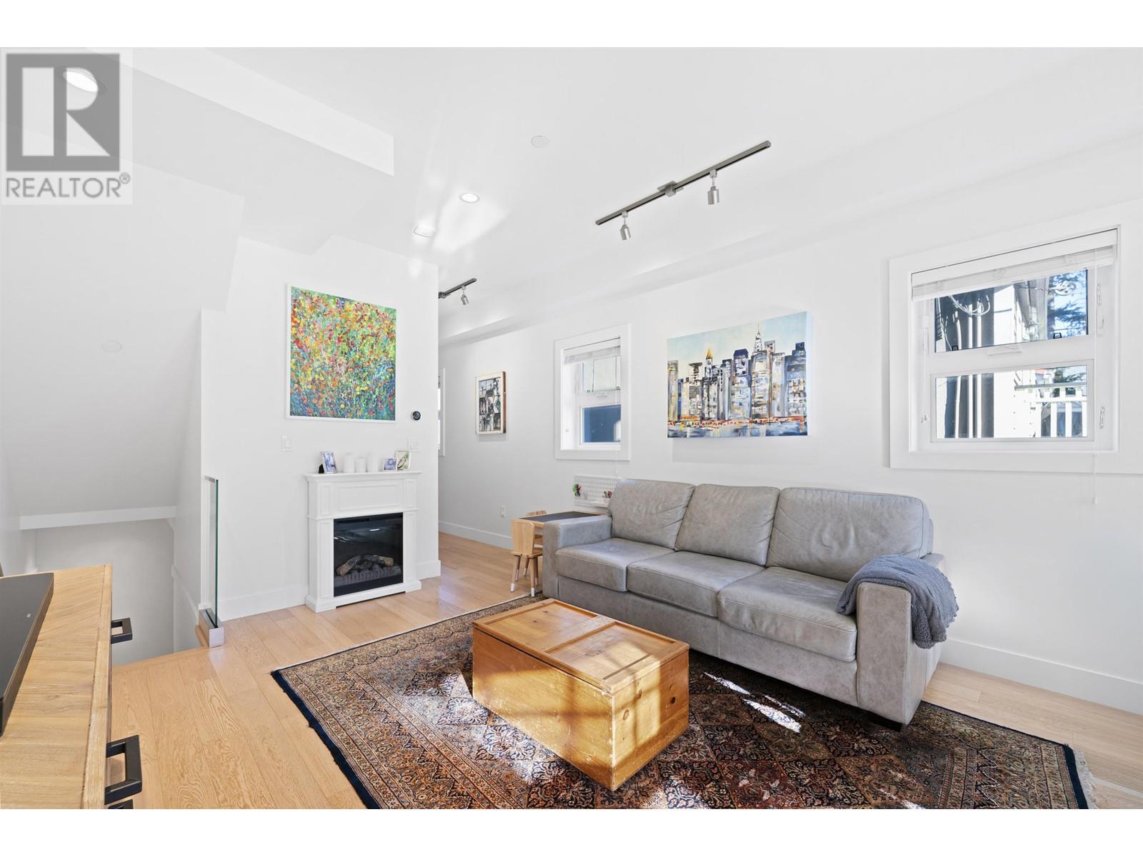 Listing Picture 29 of 39 : 1052 E 11TH AVENUE, Vancouver / 溫哥華 - 魯藝地產 Yvonne Lu Group - MLS Medallion Club Member