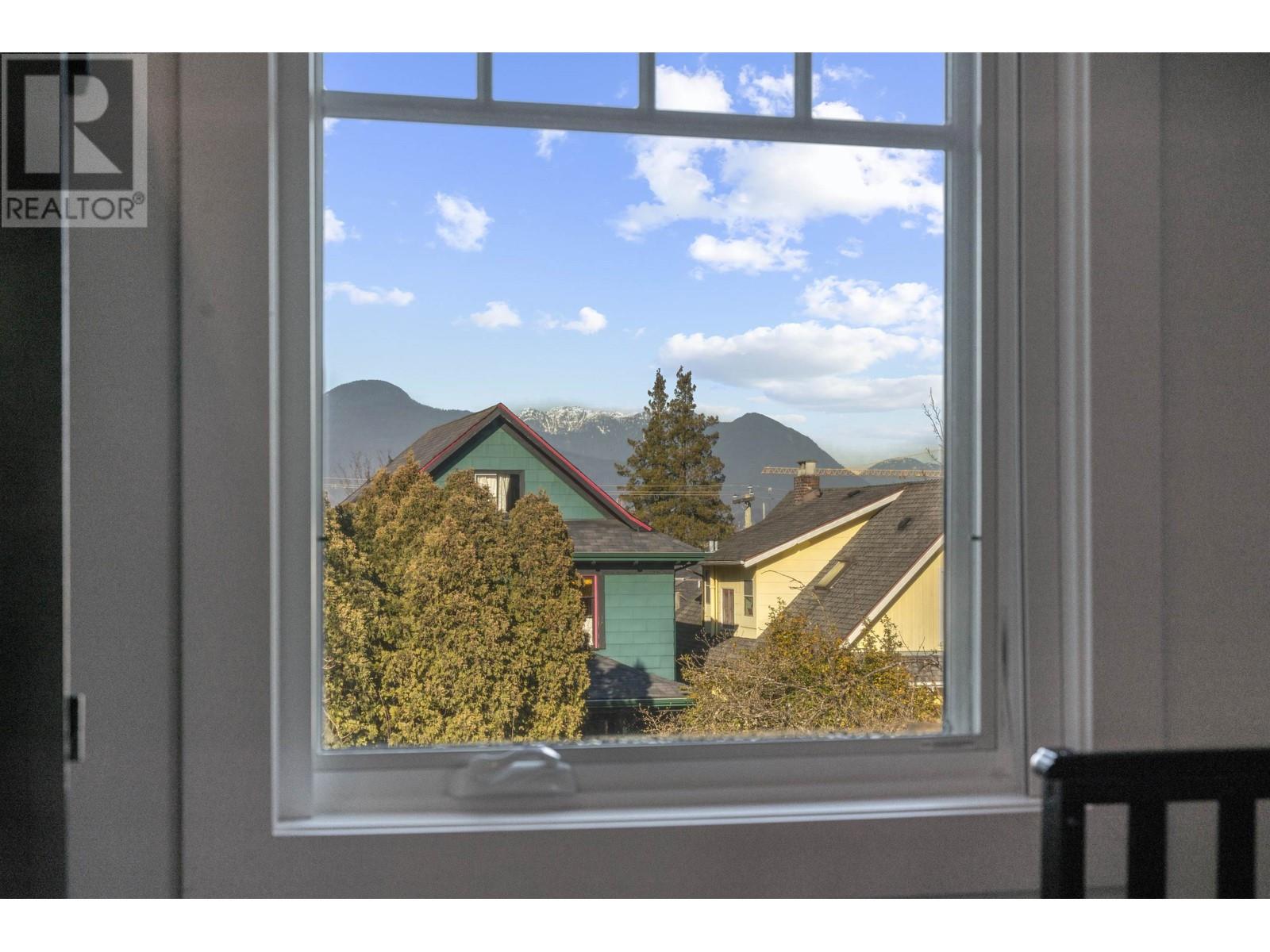 Listing Picture 39 of 39 : 1052 E 11TH AVENUE, Vancouver / 溫哥華 - 魯藝地產 Yvonne Lu Group - MLS Medallion Club Member